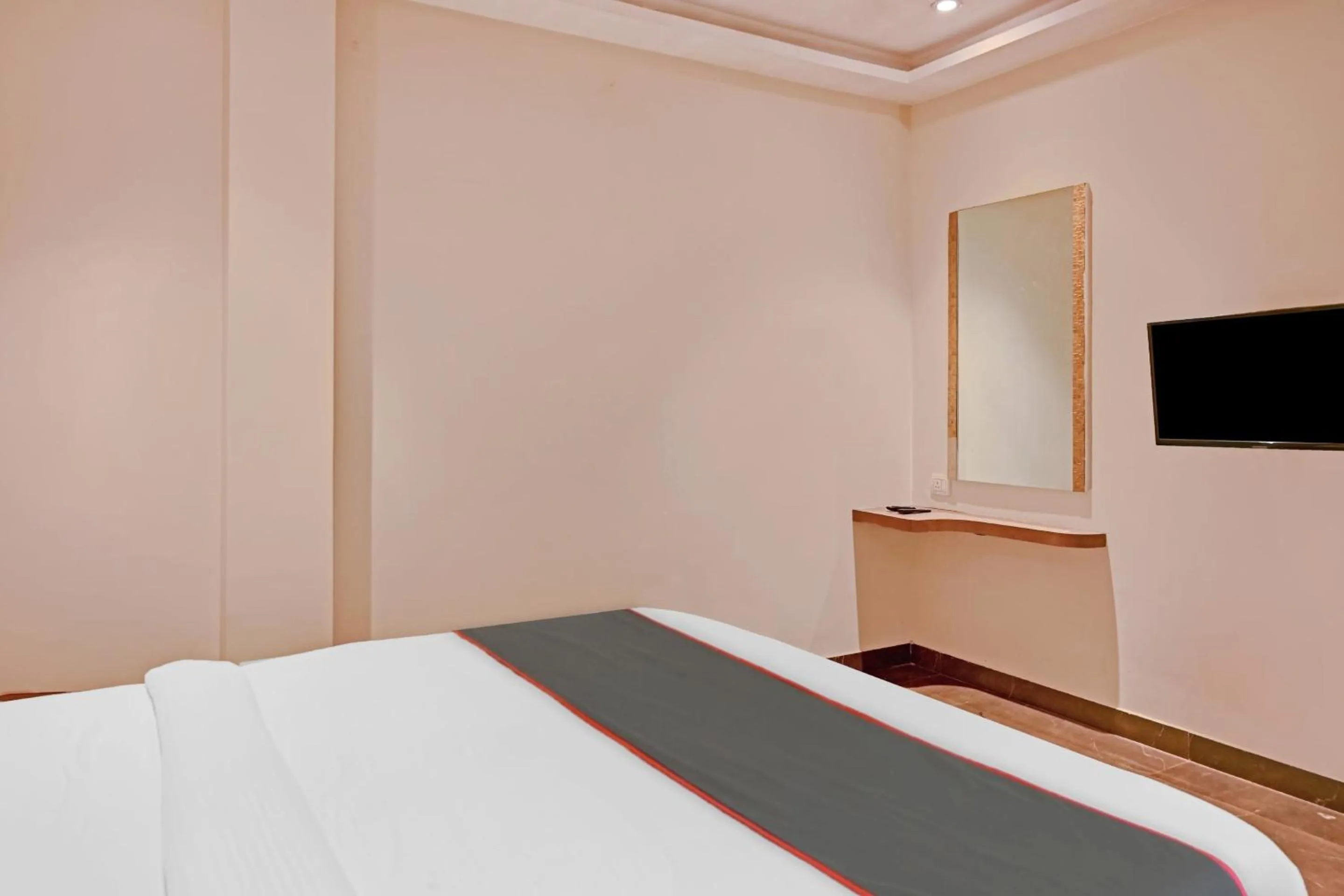 Bedroom, Bed in Super Hotel O Vrindavan