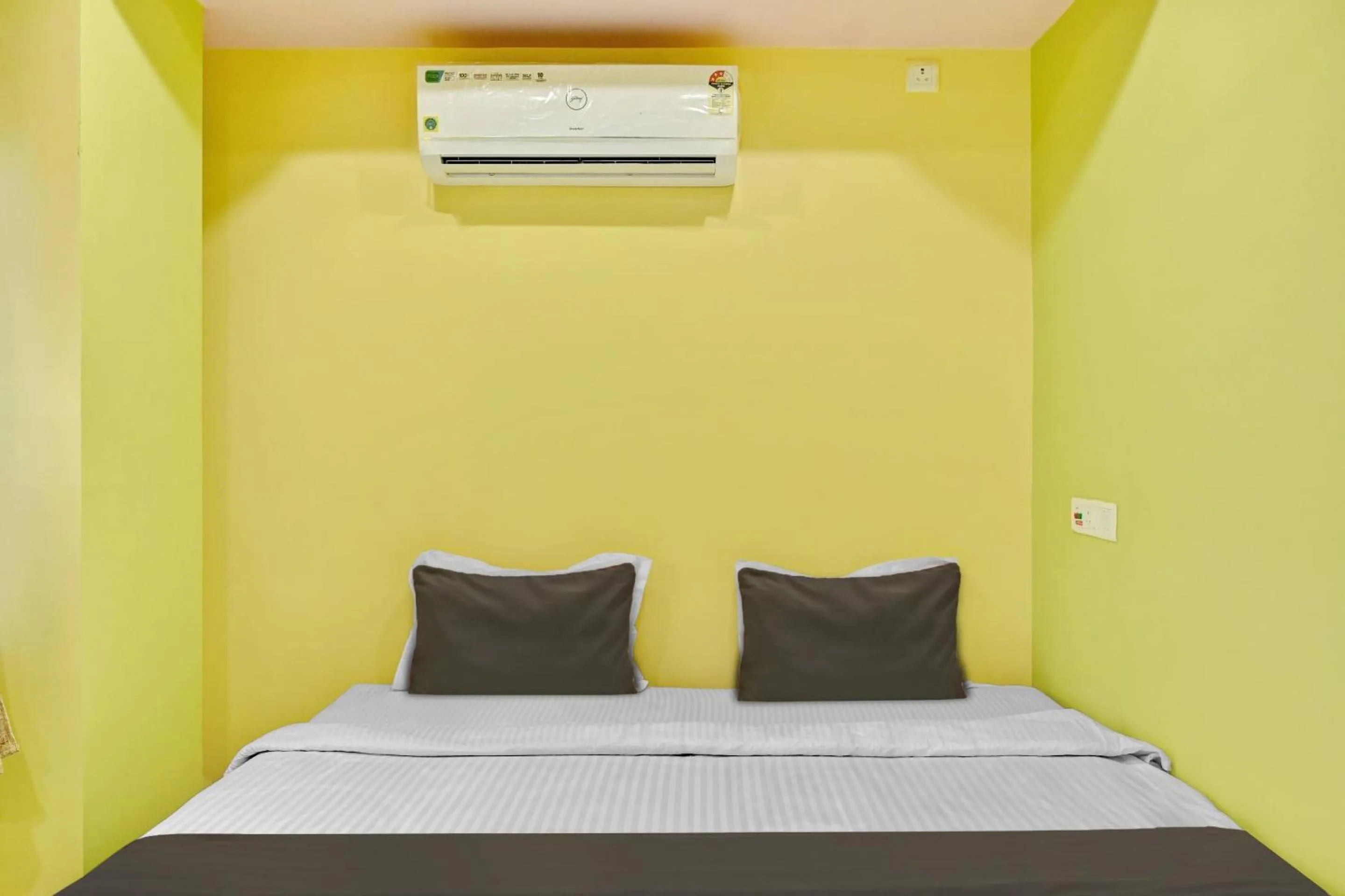 Bedroom, Bed in Hotel O Mahal