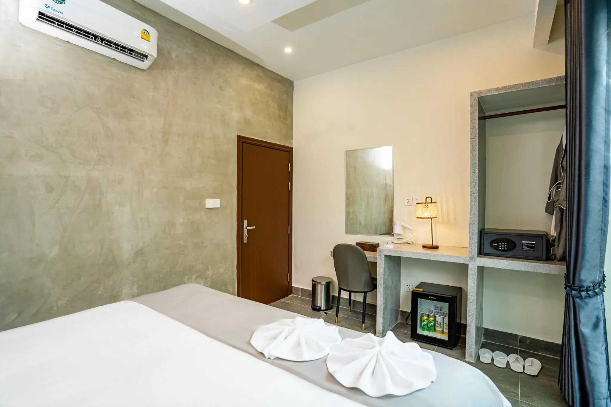 Bedroom, Bed in Rainforest Hotel by NSUN