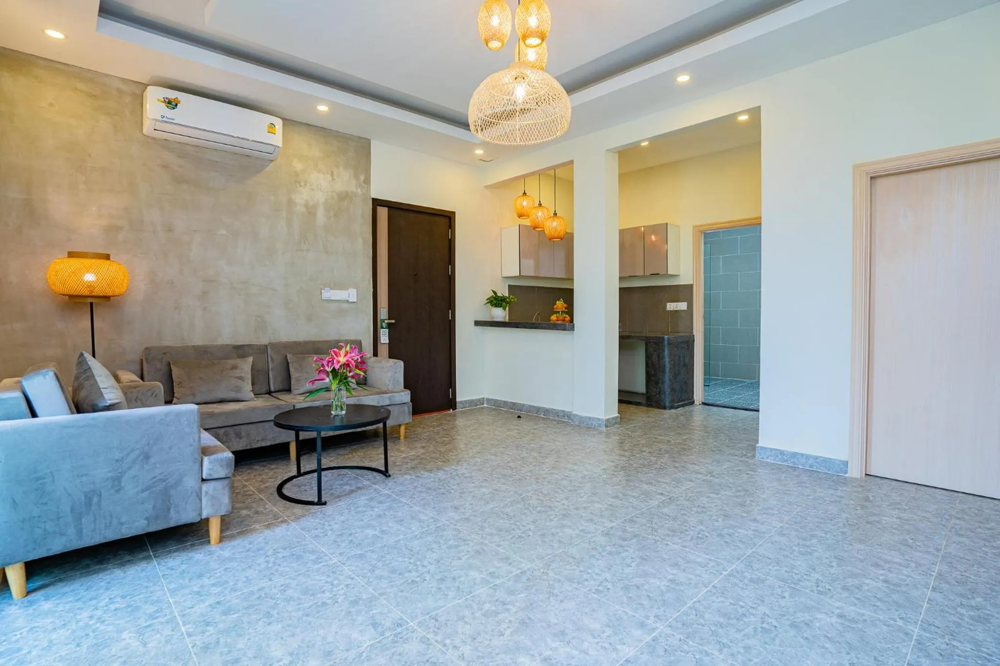 Living room in Rainforest Hotel by NSUN