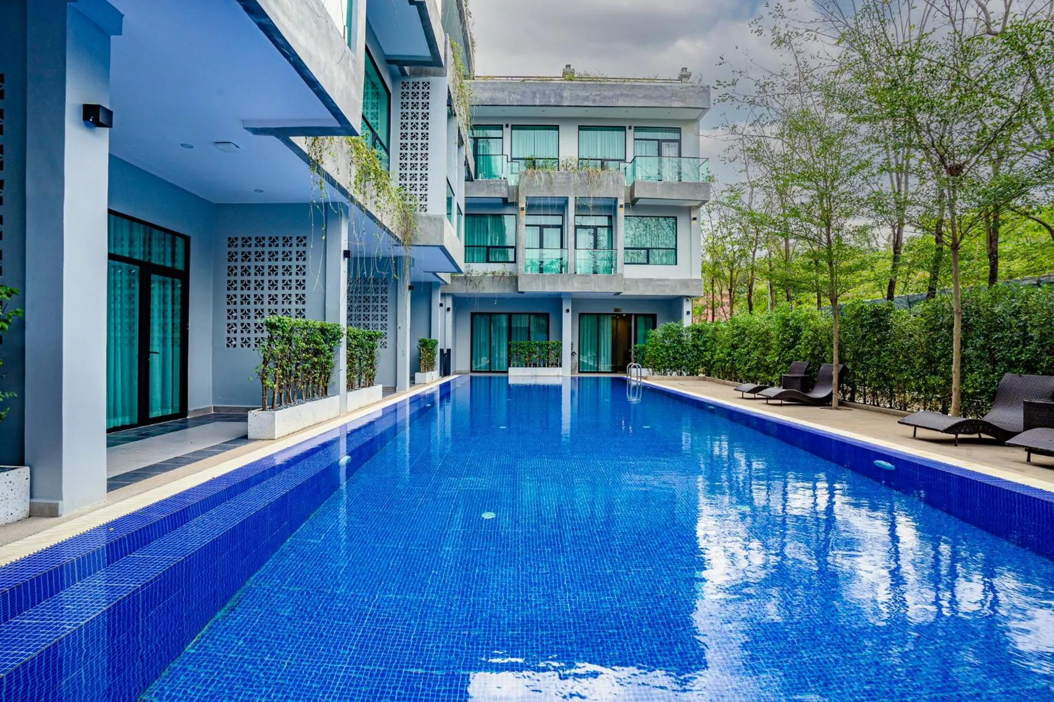 Property building in Rainforest Hotel by NSUN