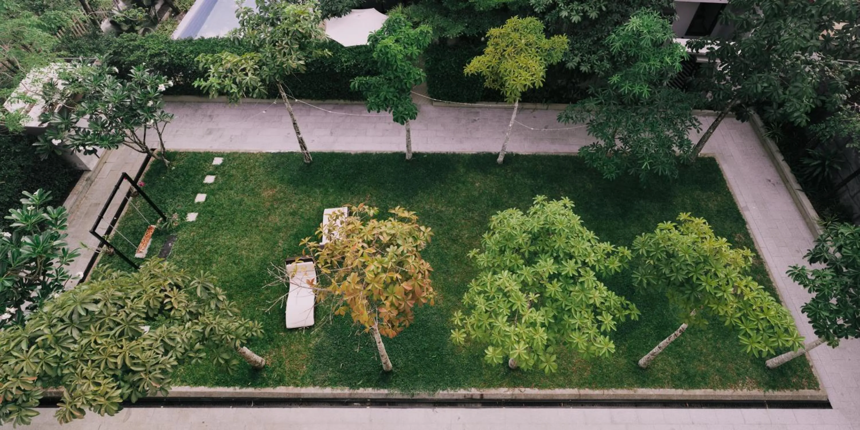 Garden in Rainforest Hotel by NSUN