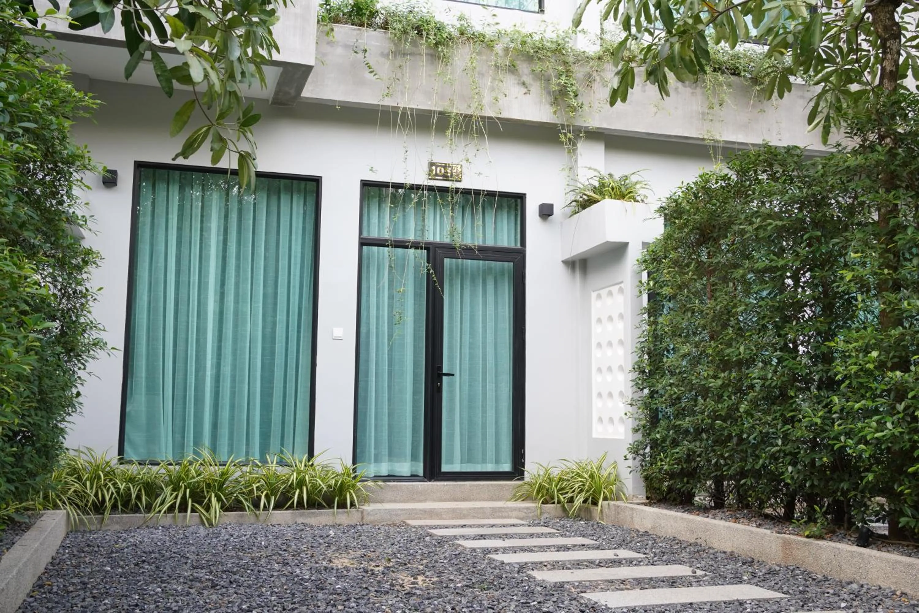 Garden in Rainforest Hotel by NSUN