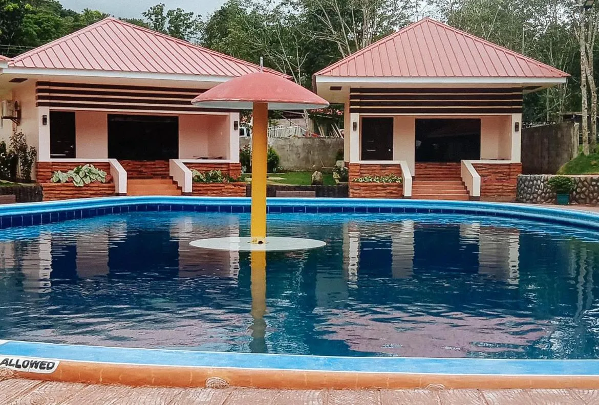 Property building in RedDoorz @ Sundance Mountain Resort Tampilisan