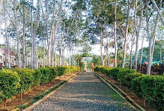 Property building in RedDoorz @ Sundance Mountain Resort Tampilisan