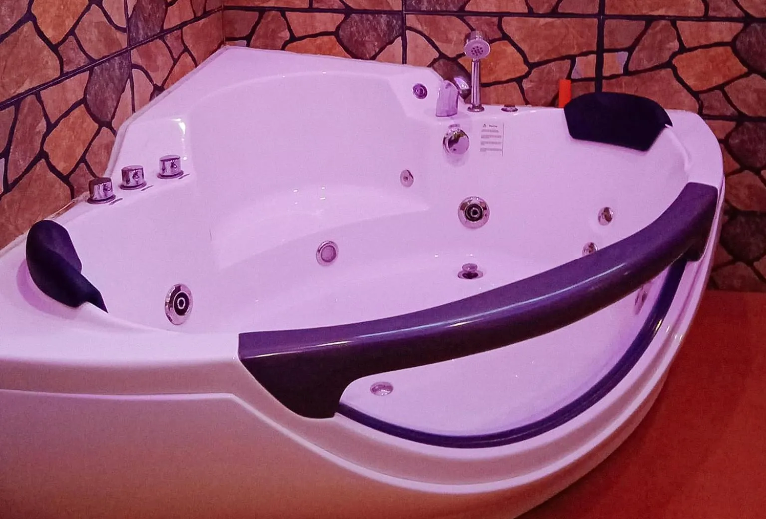 Bath in RedDoorz @ Sundance Mountain Resort Tampilisan