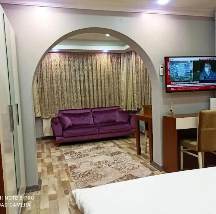 TV and multimedia, Bed in EYFEL HOTEL