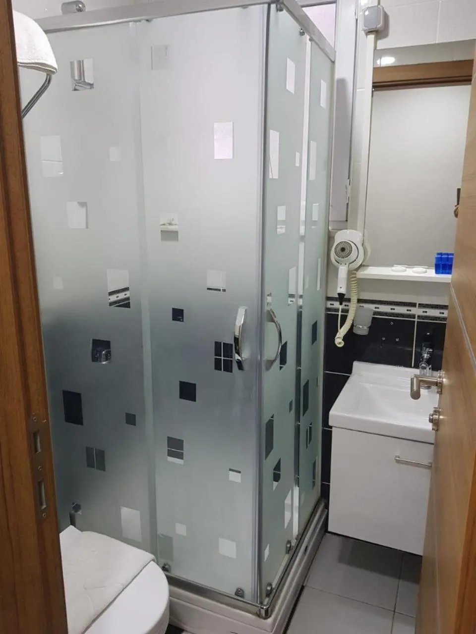 Shower in EYFEL HOTEL