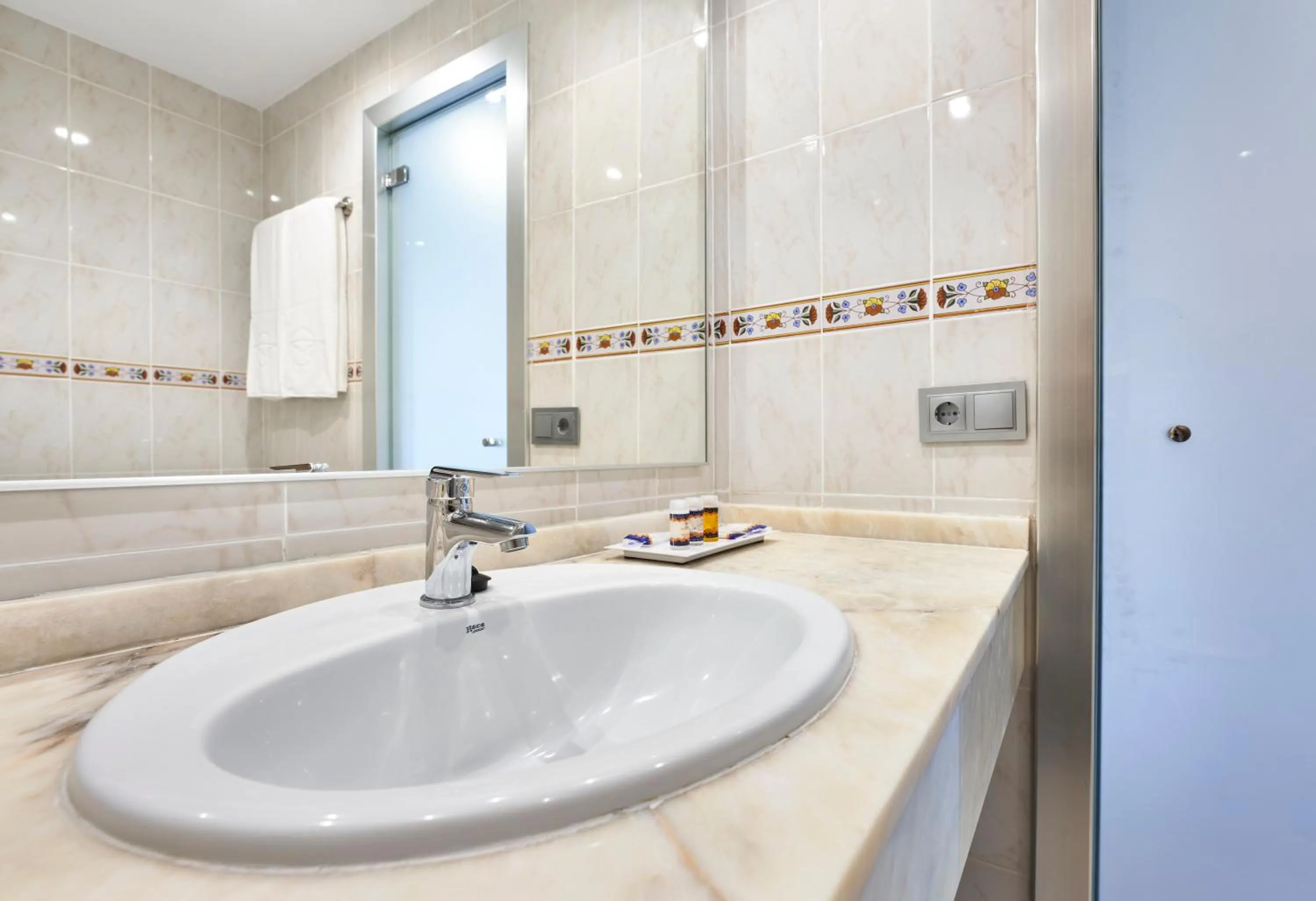 Bathroom in Globales Torrenova