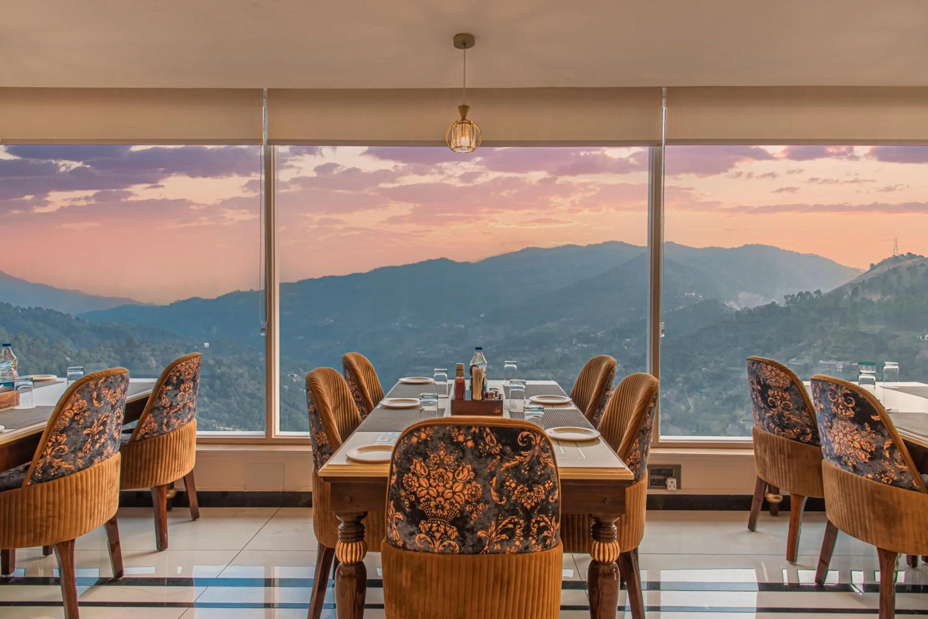 Restaurant/places to eat in AnantVilas Shimla Hills