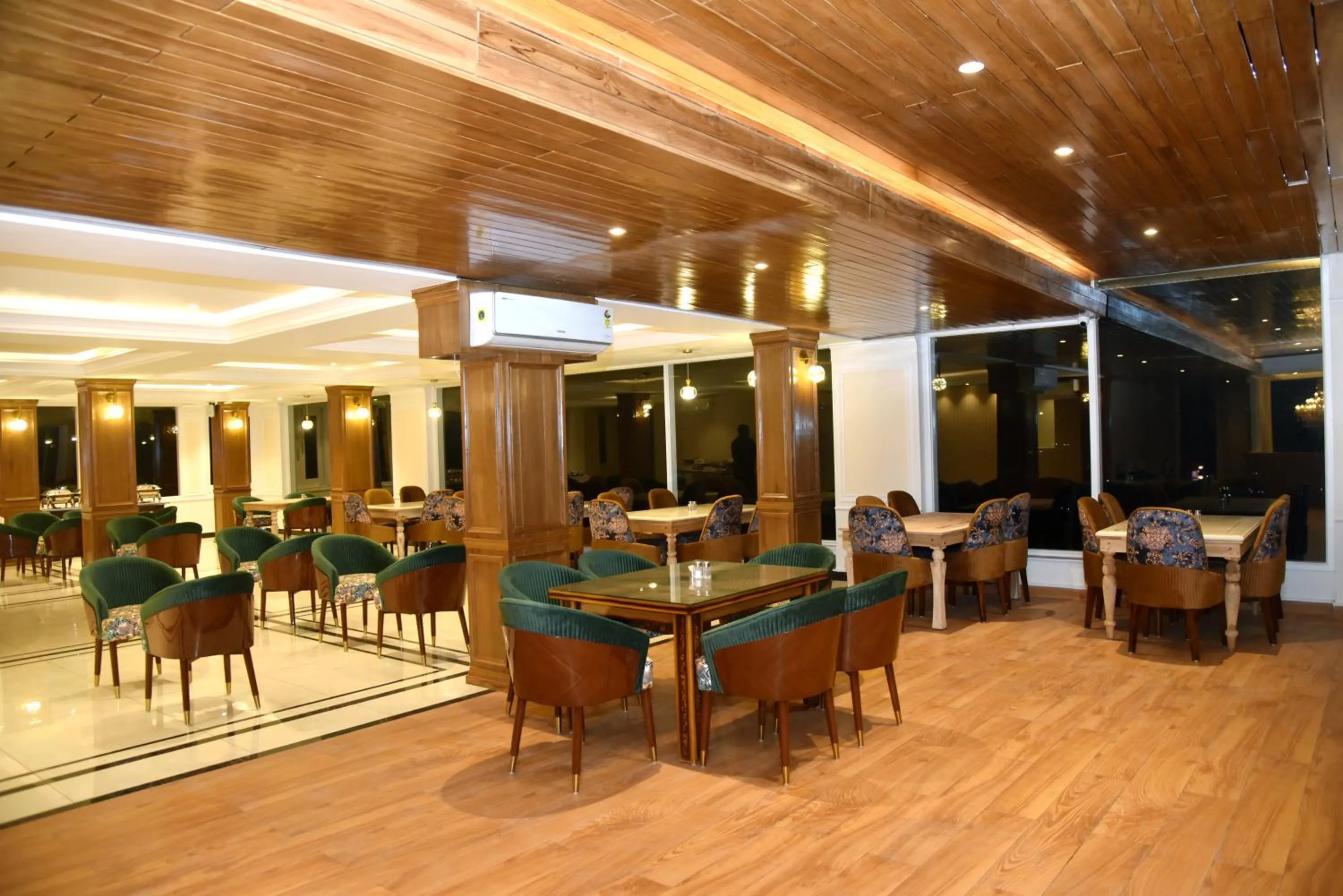 Restaurant/places to eat in AnantVilas Shimla Hills