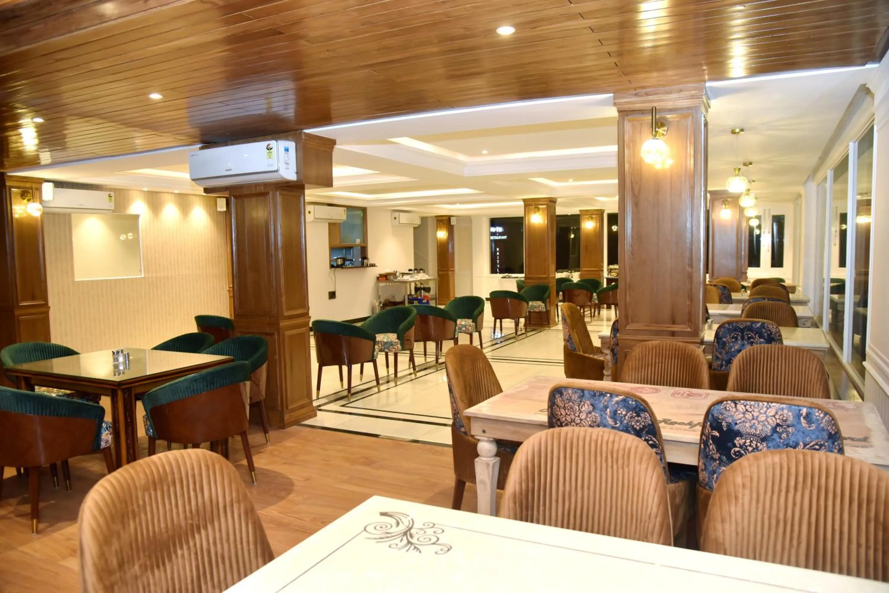 Restaurant/places to eat in AnantVilas Shimla Hills