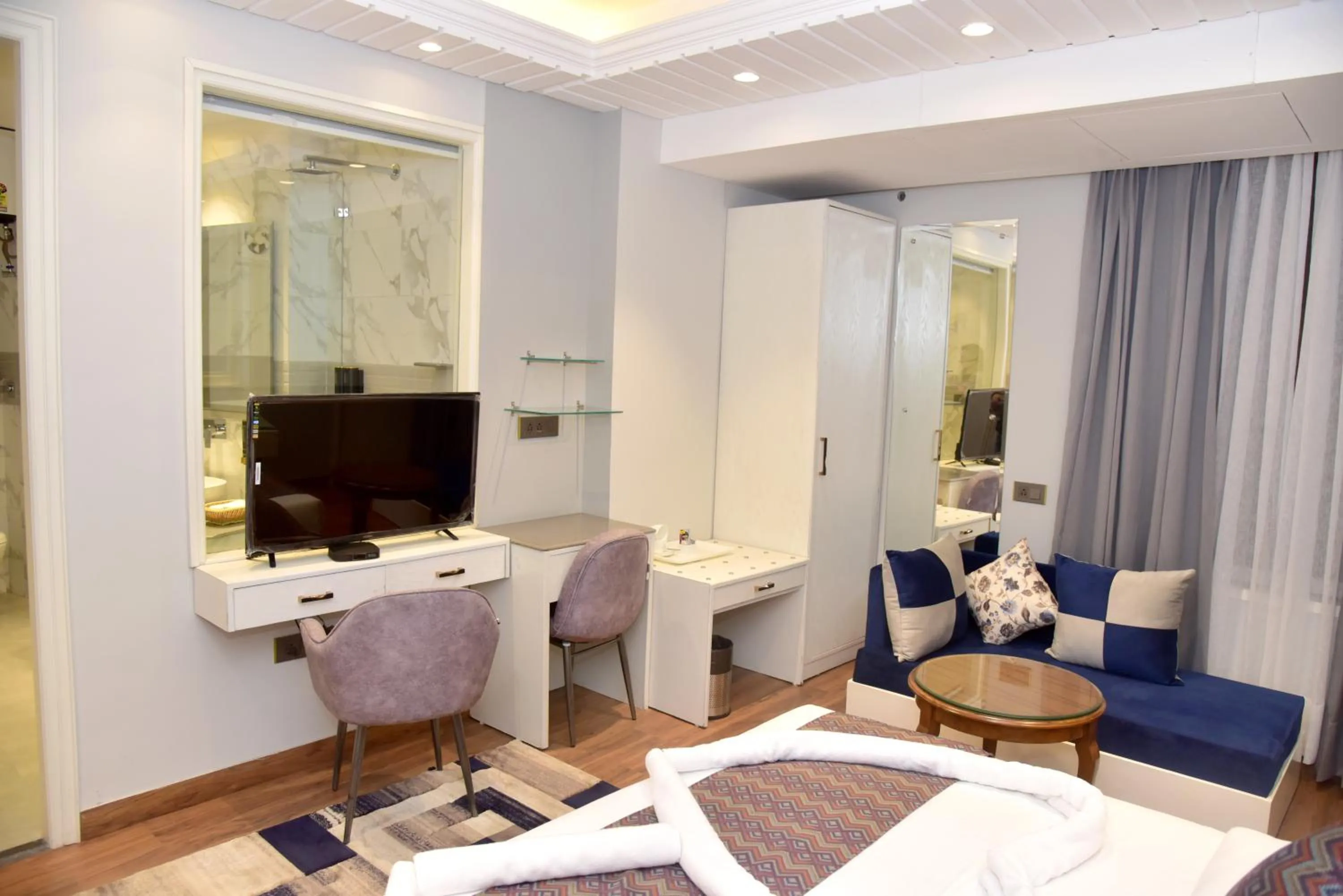 Seating area, Bed in AnantVilas Shimla Hills