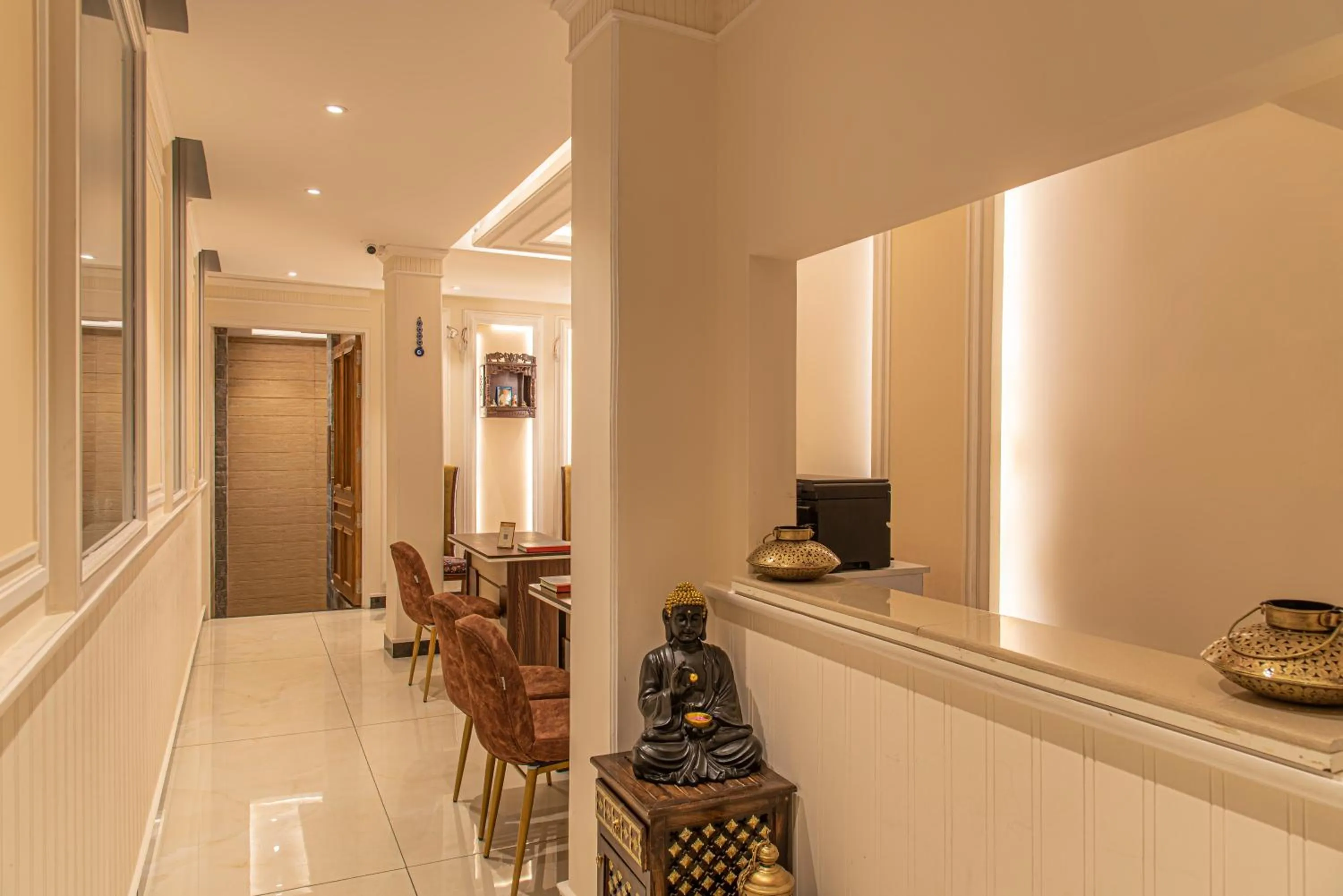 Lobby or reception in AnantVilas Shimla Hills