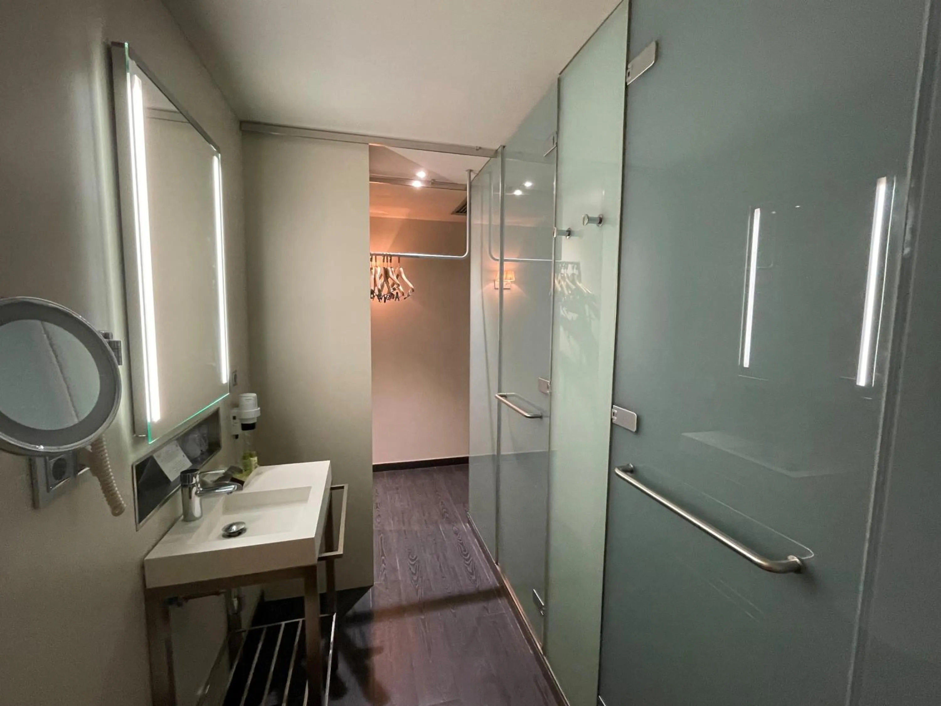 Bathroom in Felix Hotel