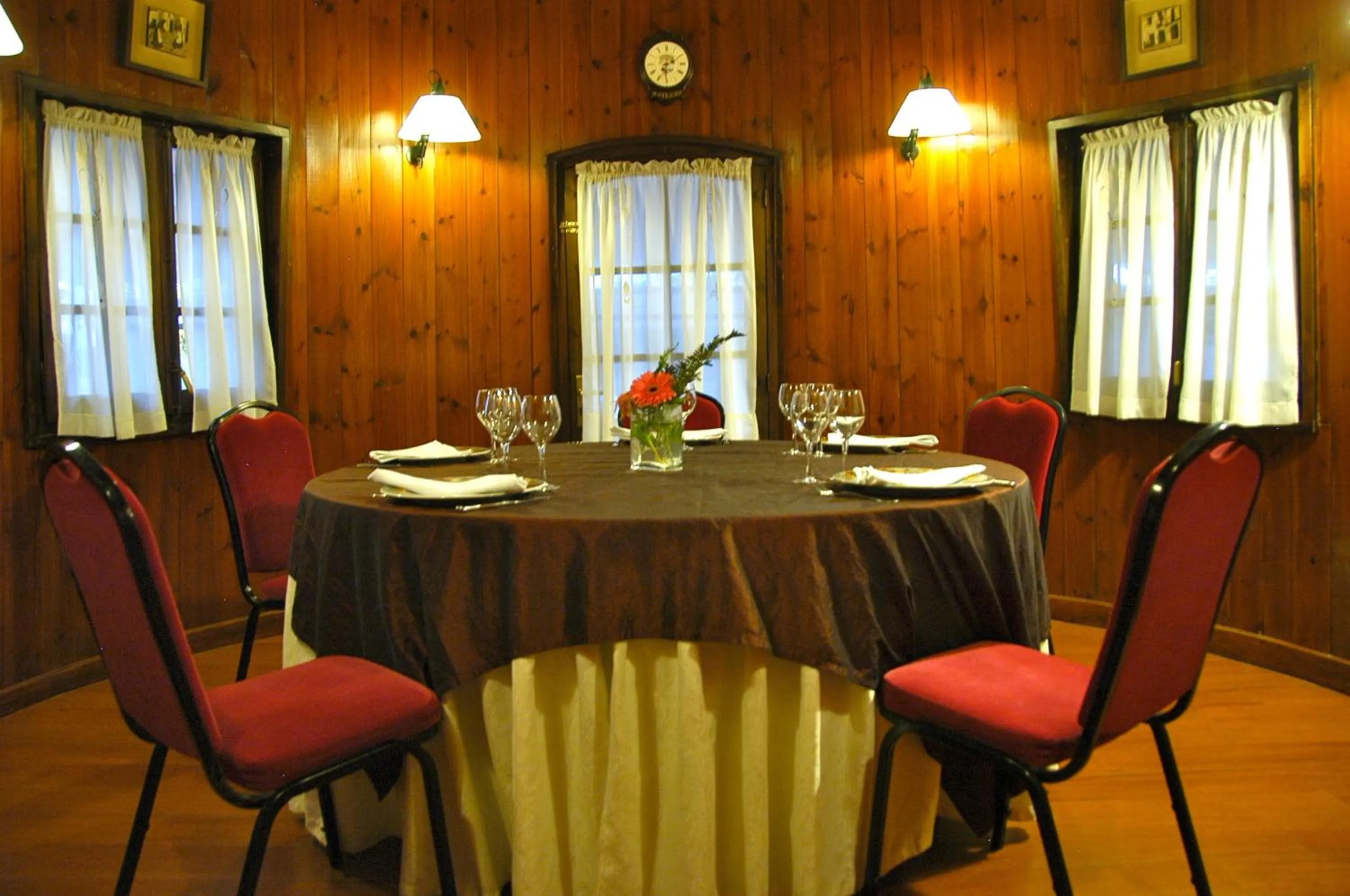 Restaurant/places to eat in Felix Hotel