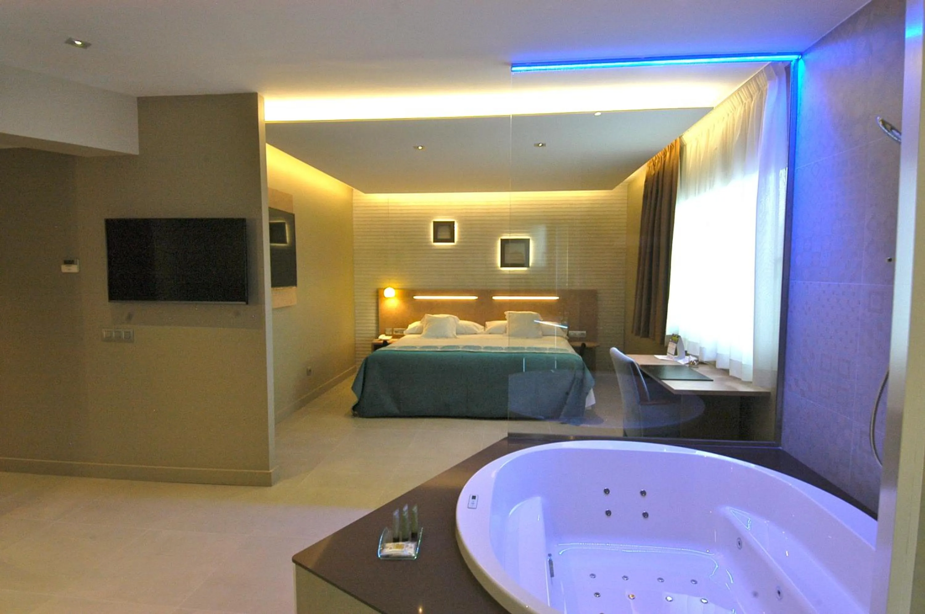 Day, Bed in Felix Hotel