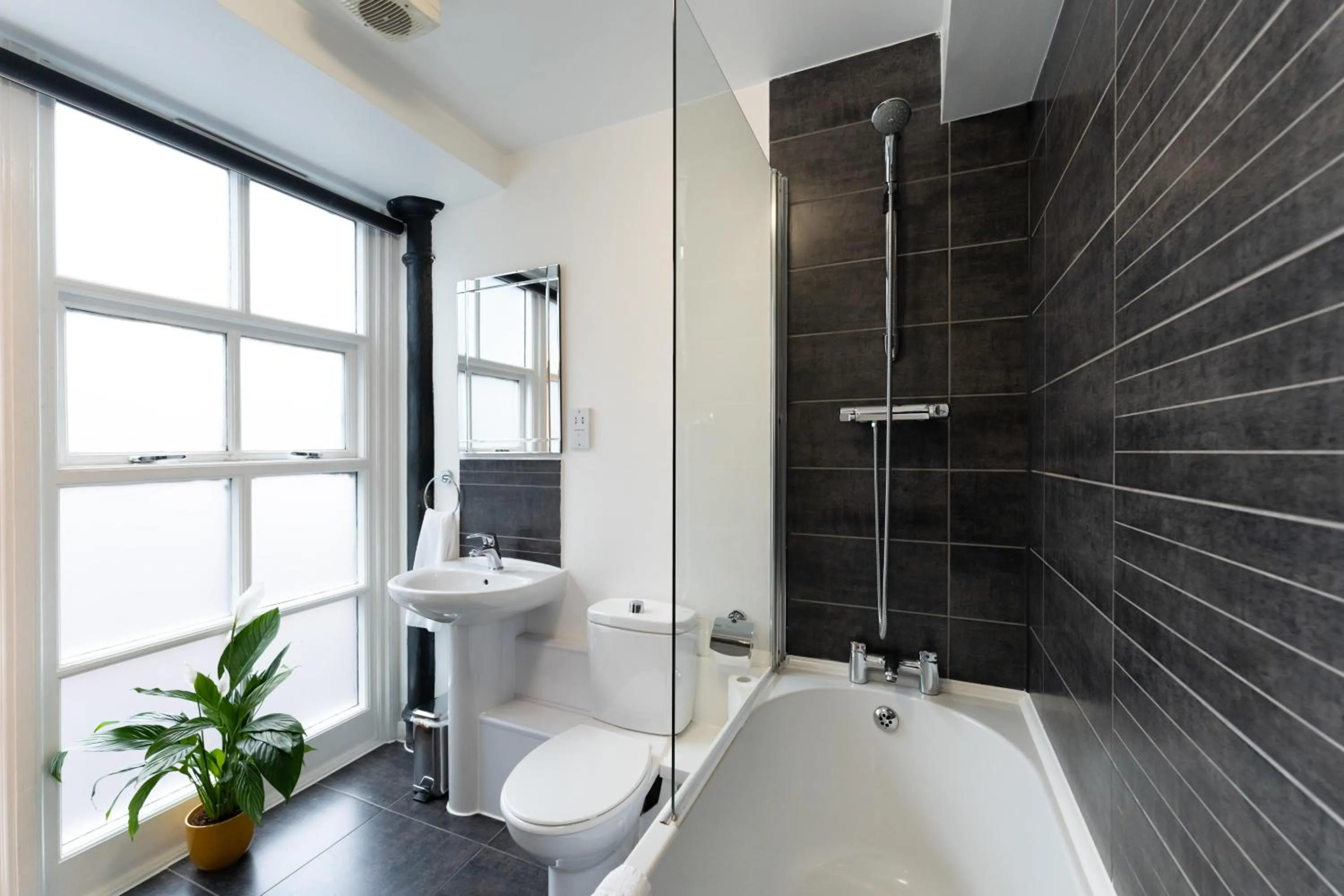 Shower in High Street Town House