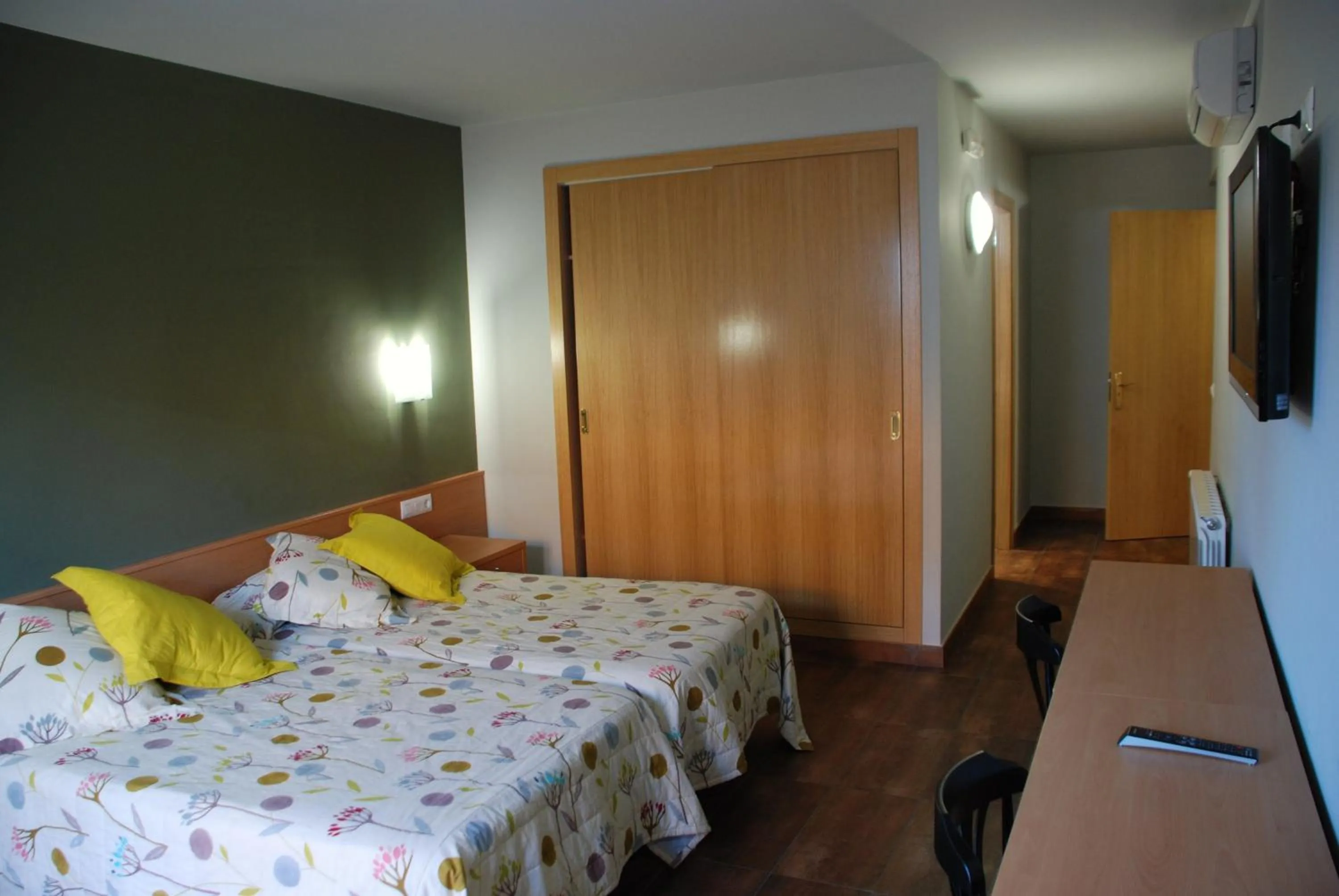 Photo of the whole room, Bed in Hotel Pinxo