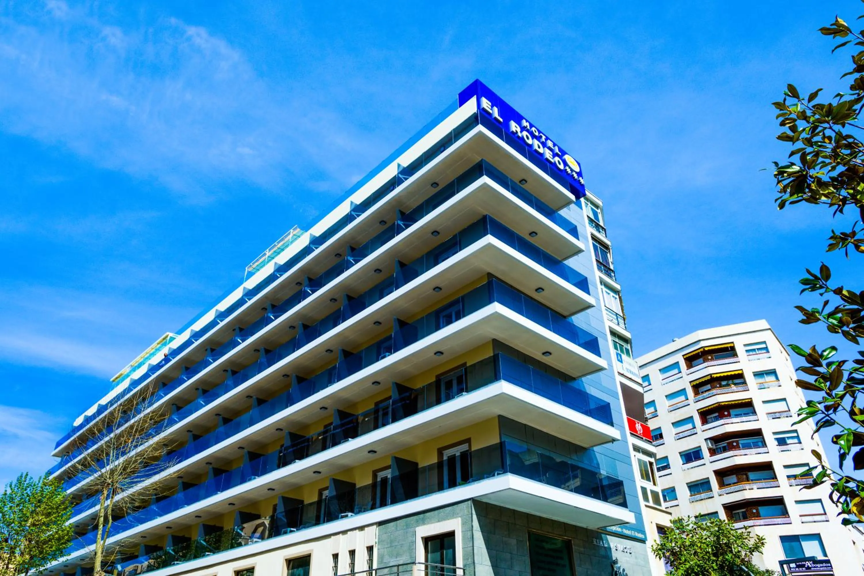 Property building in Hotel Monarque El Rodeo