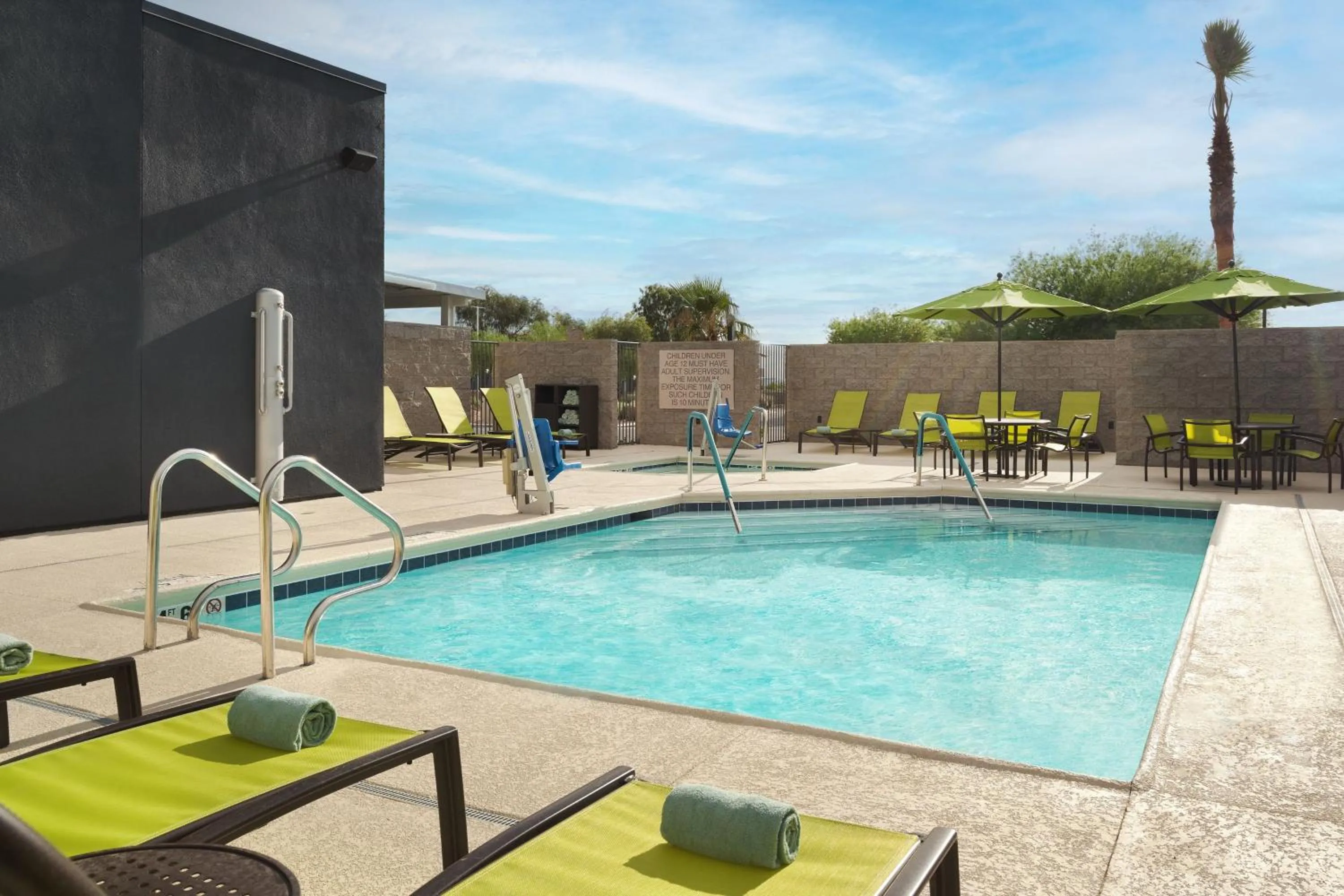 Swimming pool in SpringHill Suites by Marriott Las Vegas Airport