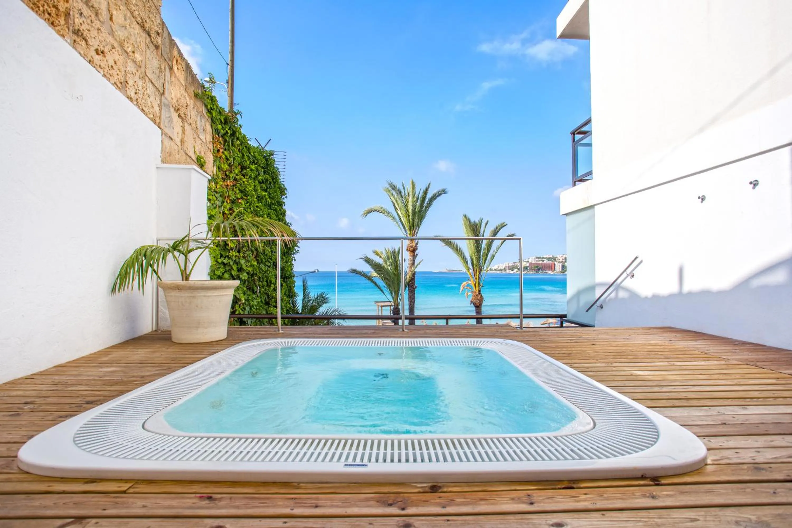 Hot Tub in Hotel Be Live Adults Only Marivent