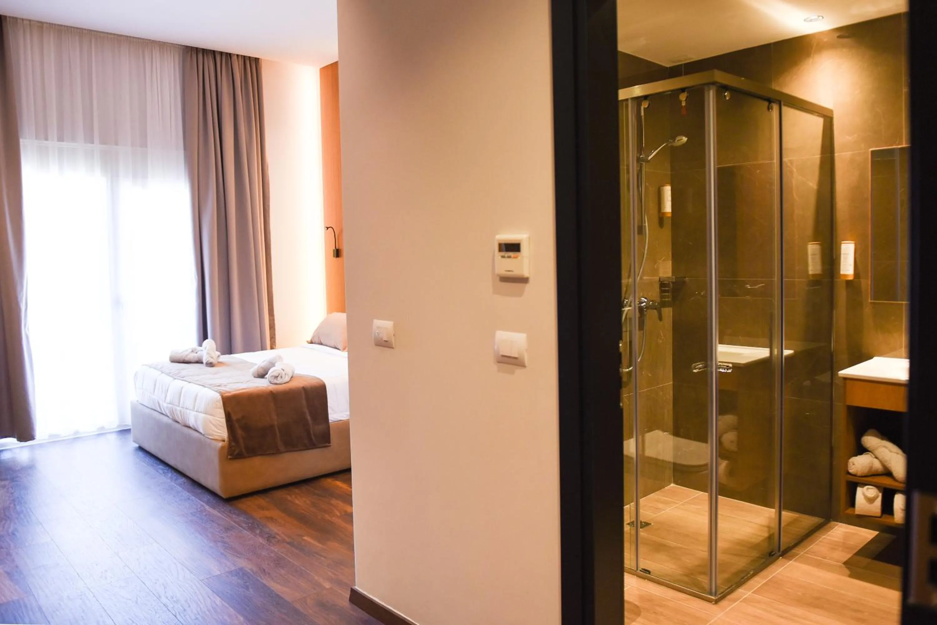 Shower in Padel Olivia's Hill Resort