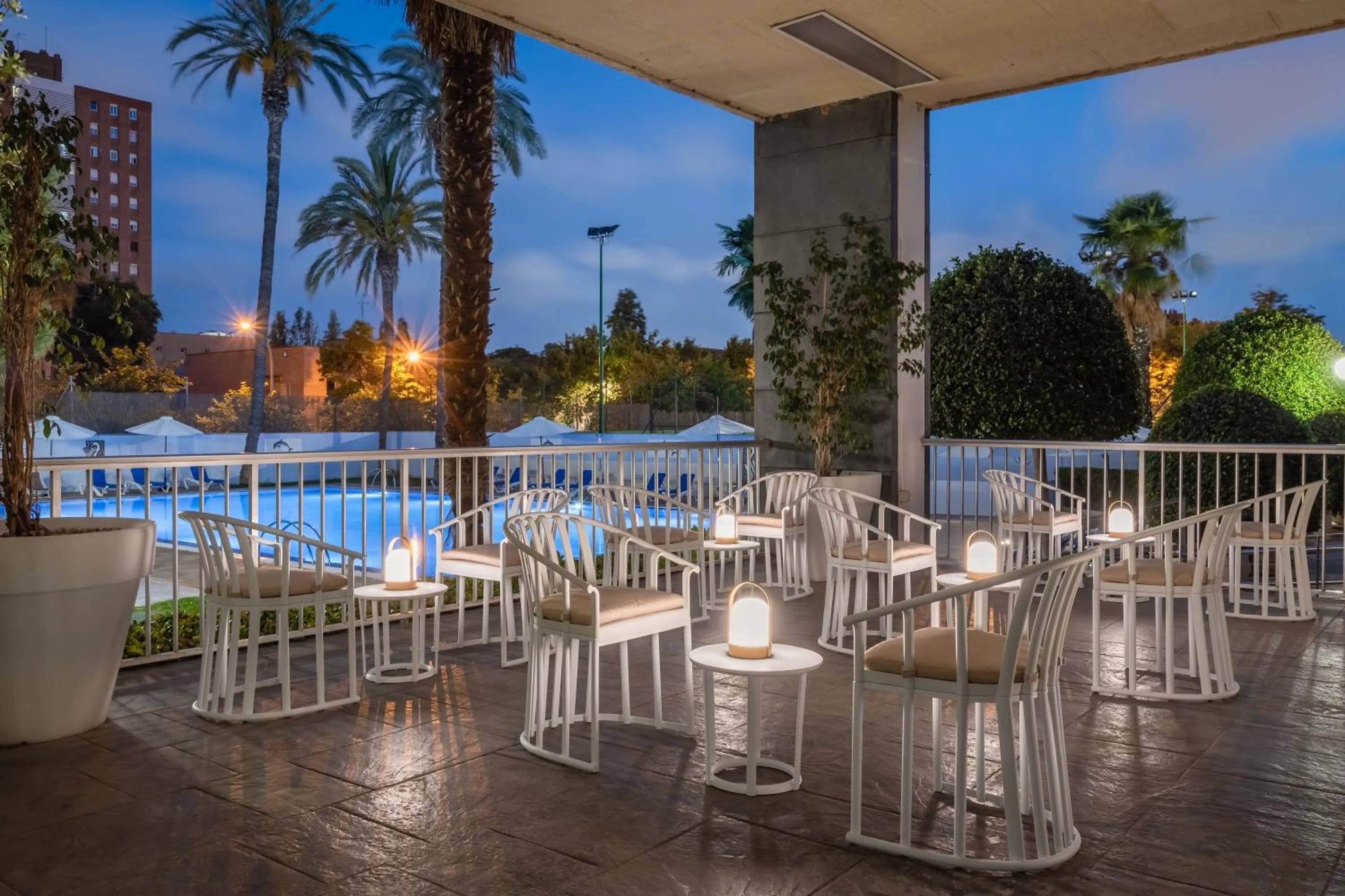 Pool view in Hotel Medium Valencia