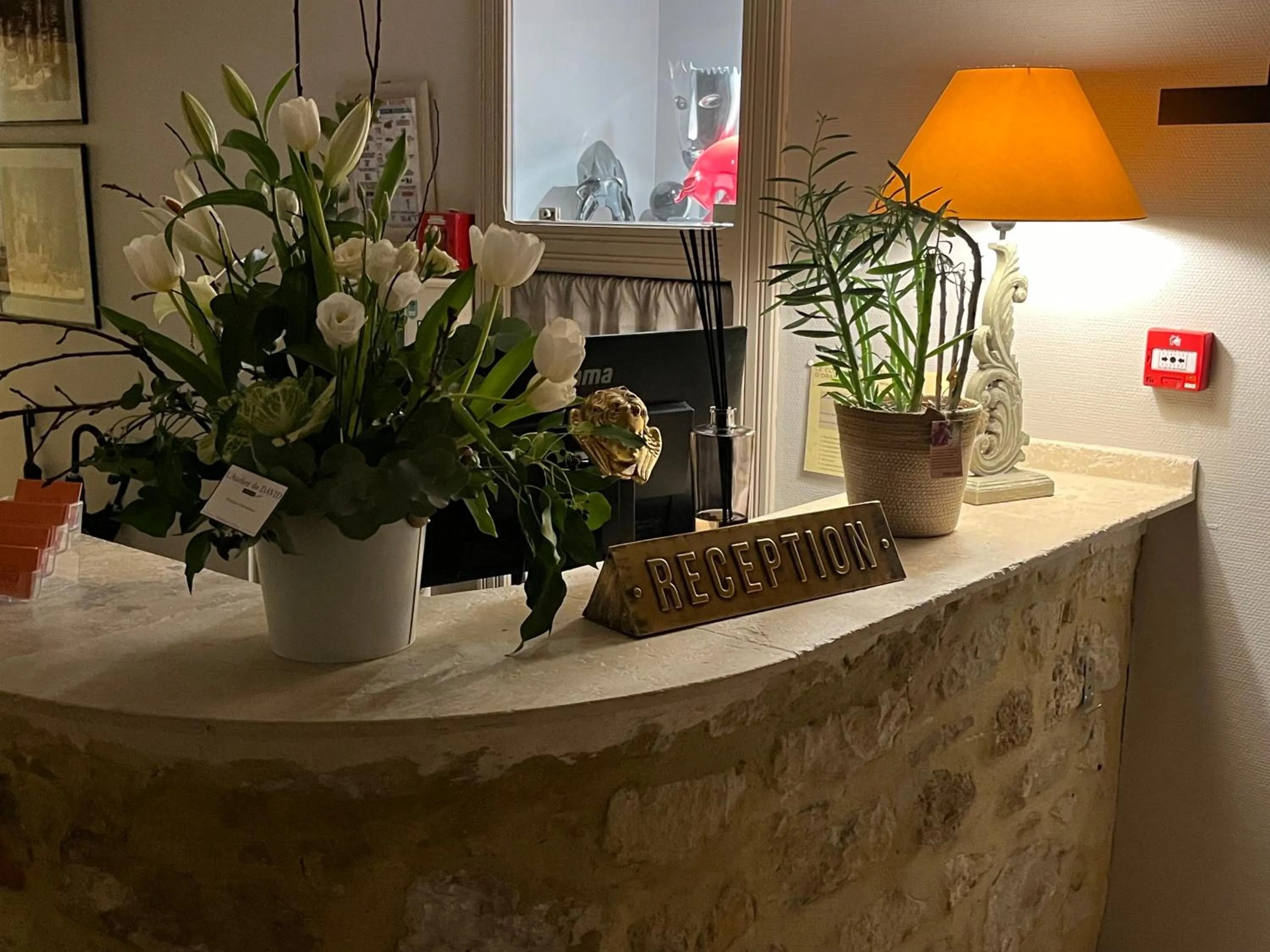 Lobby or reception in Le Clos d'Orange - Hotel & ville de Provence