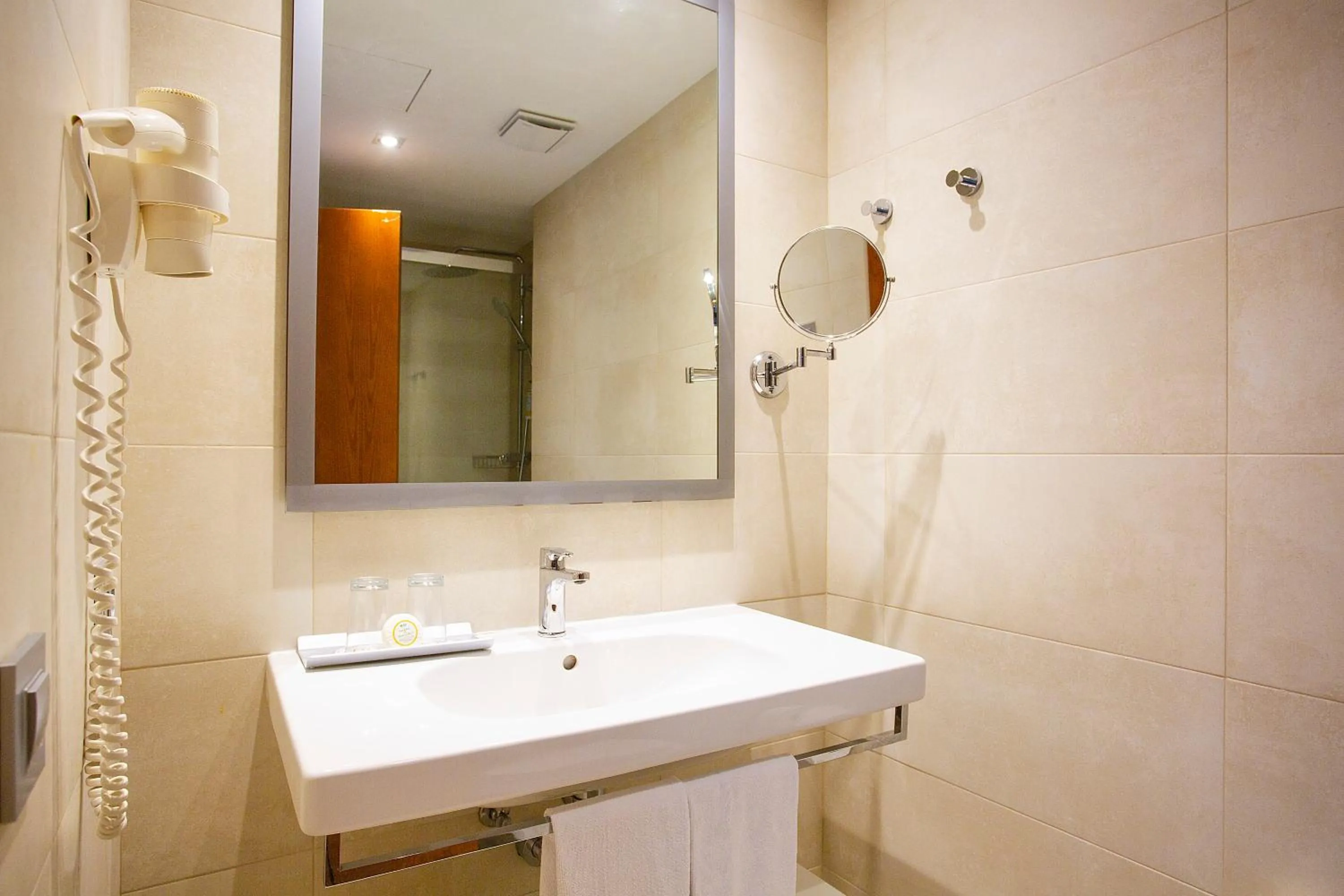 Bathroom in BQ Can Picafort Hotel