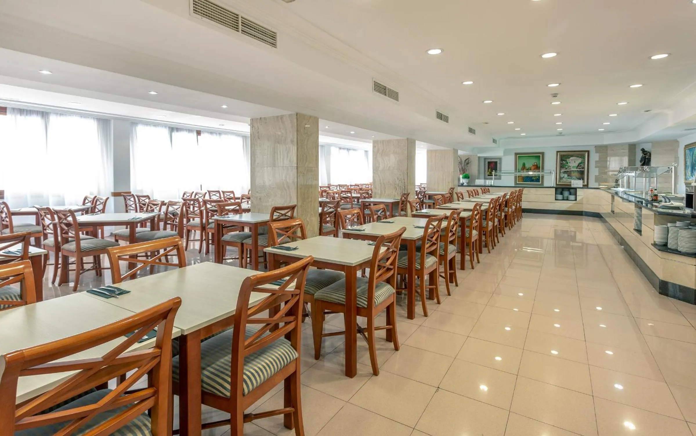 Restaurant/places to eat in Hotel Kilimanjaro