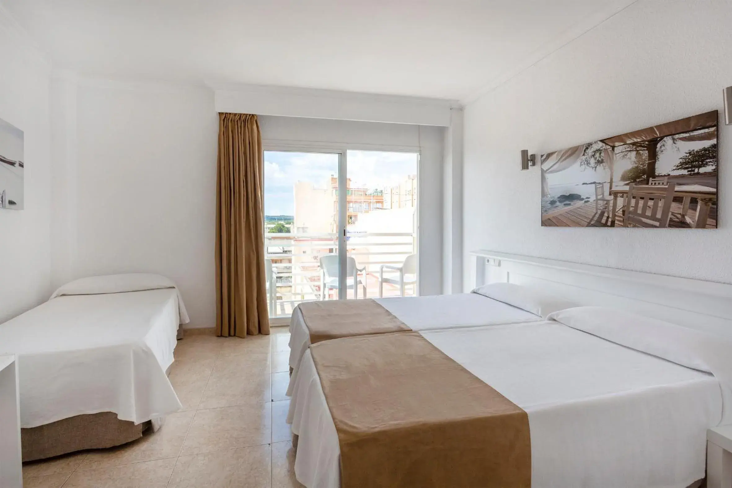 Triple Room in Hotel Kilimanjaro Triple Room in Hotel Kilimanjaro