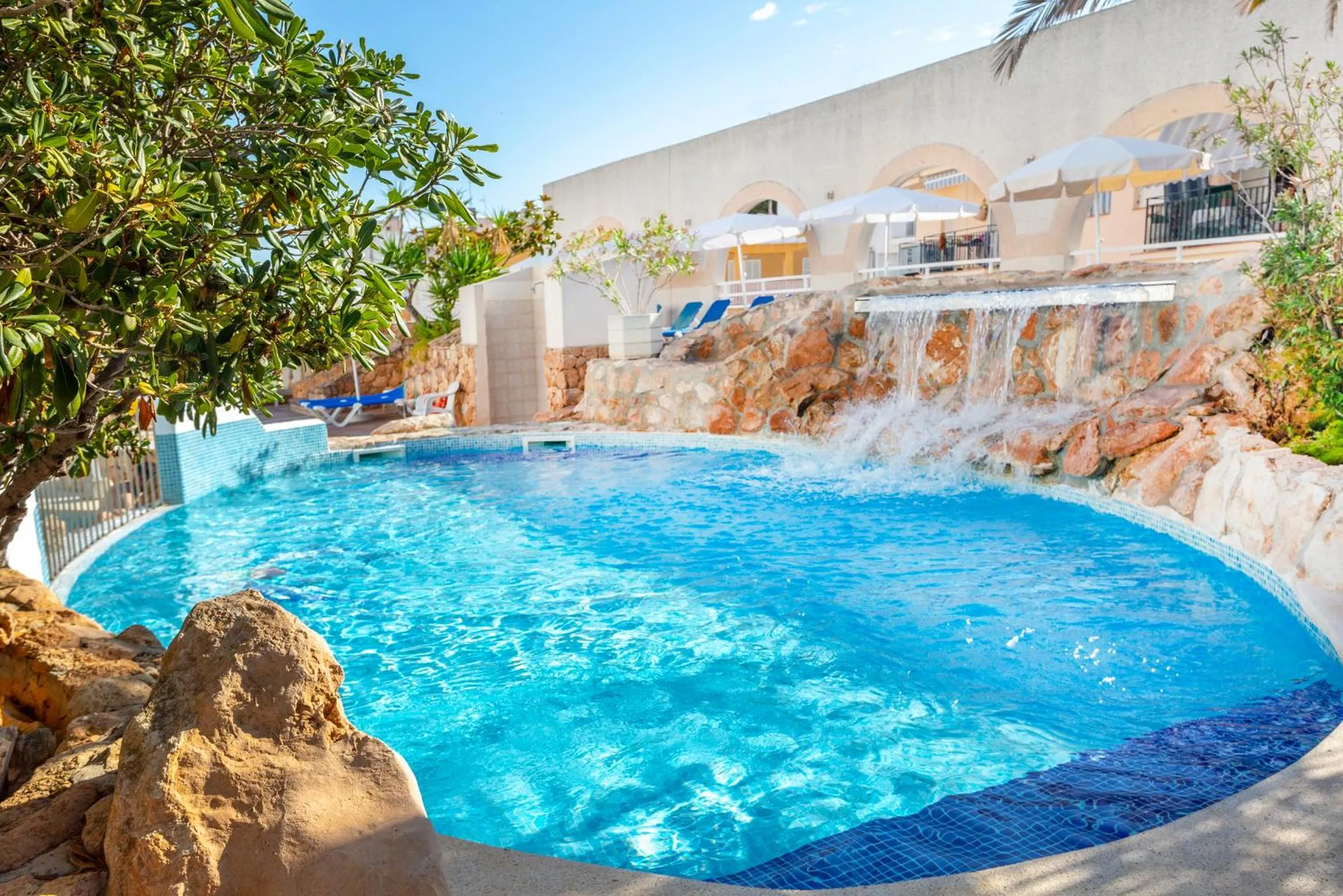 Swimming pool in Hotel Kilimanjaro