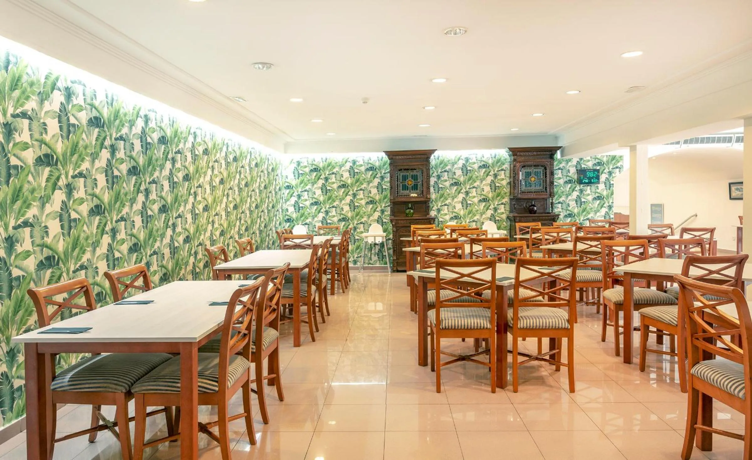 Restaurant/places to eat in Hotel Kilimanjaro