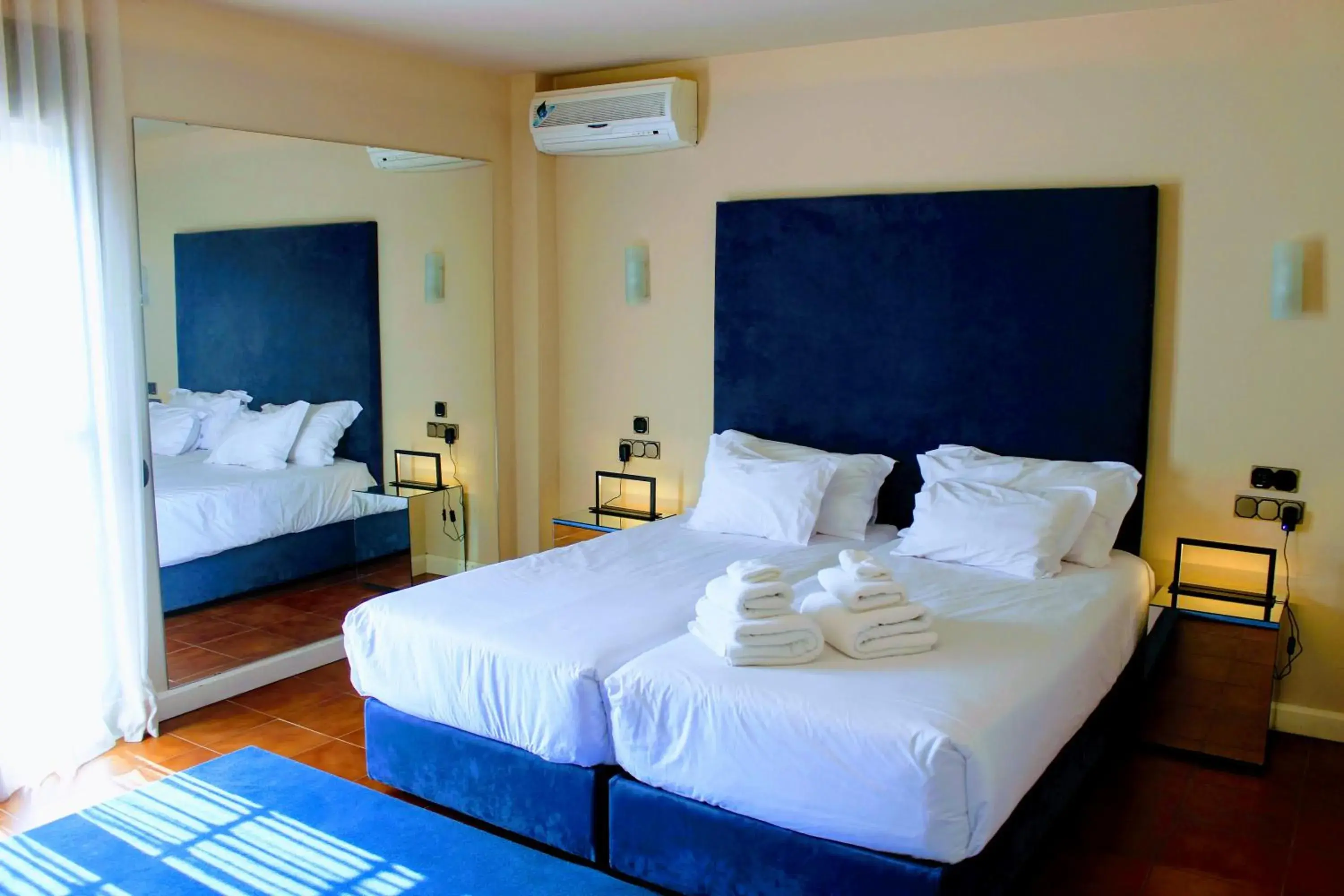 Deluxe Twin Room in Hotel Ronda Valley Deluxe Twin Room in Hotel Ronda Valley