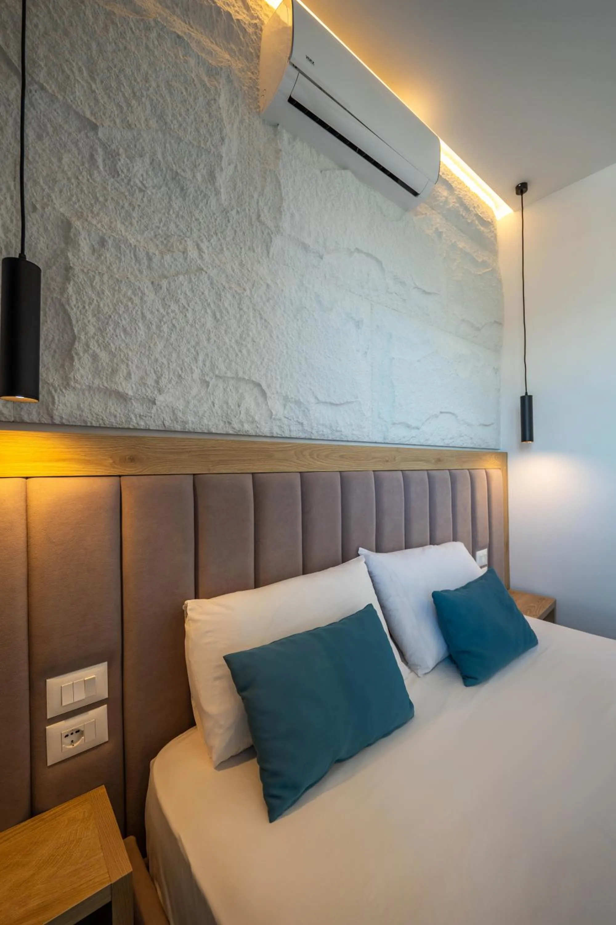 air conditioner, Bed in Monel Hotel