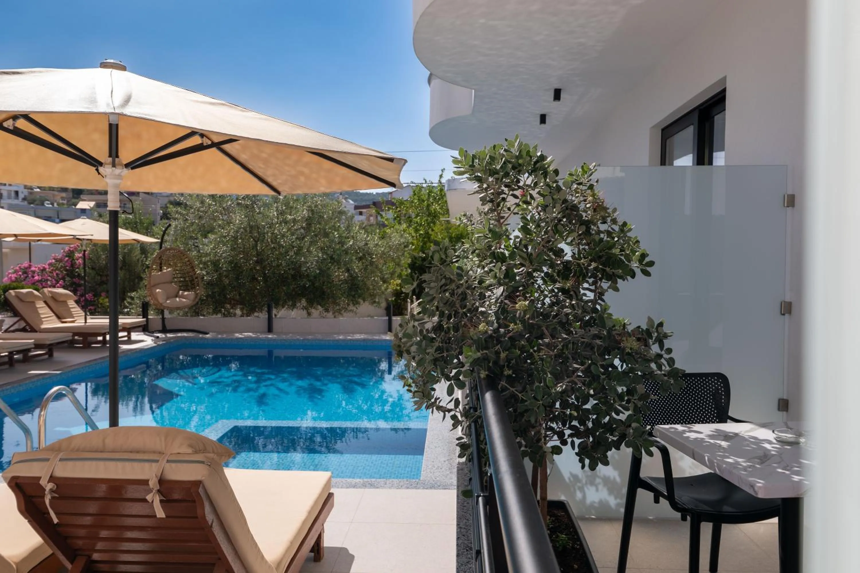 Balcony/Terrace in Monel Hotel