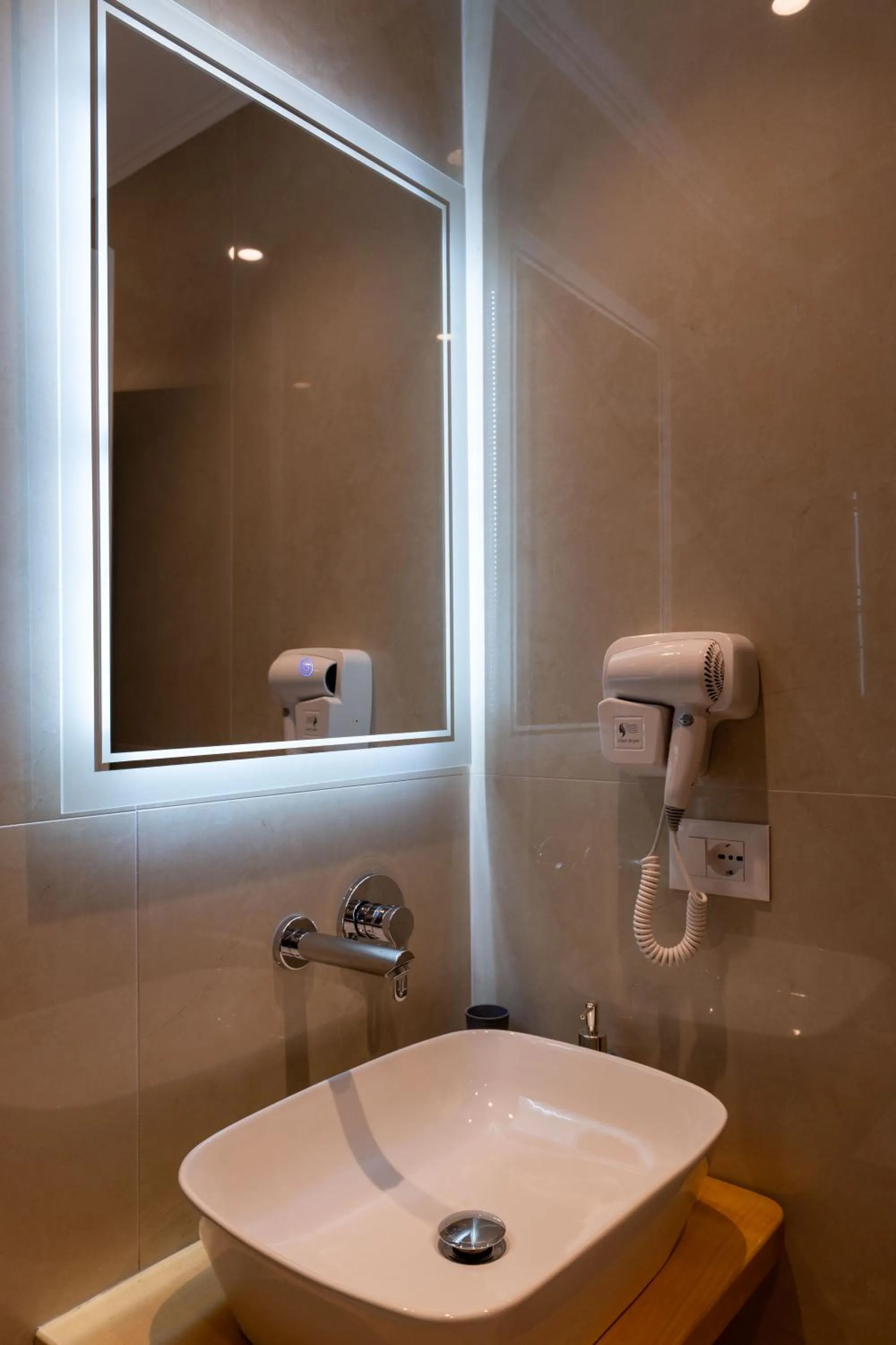 Bathroom in Monel Hotel