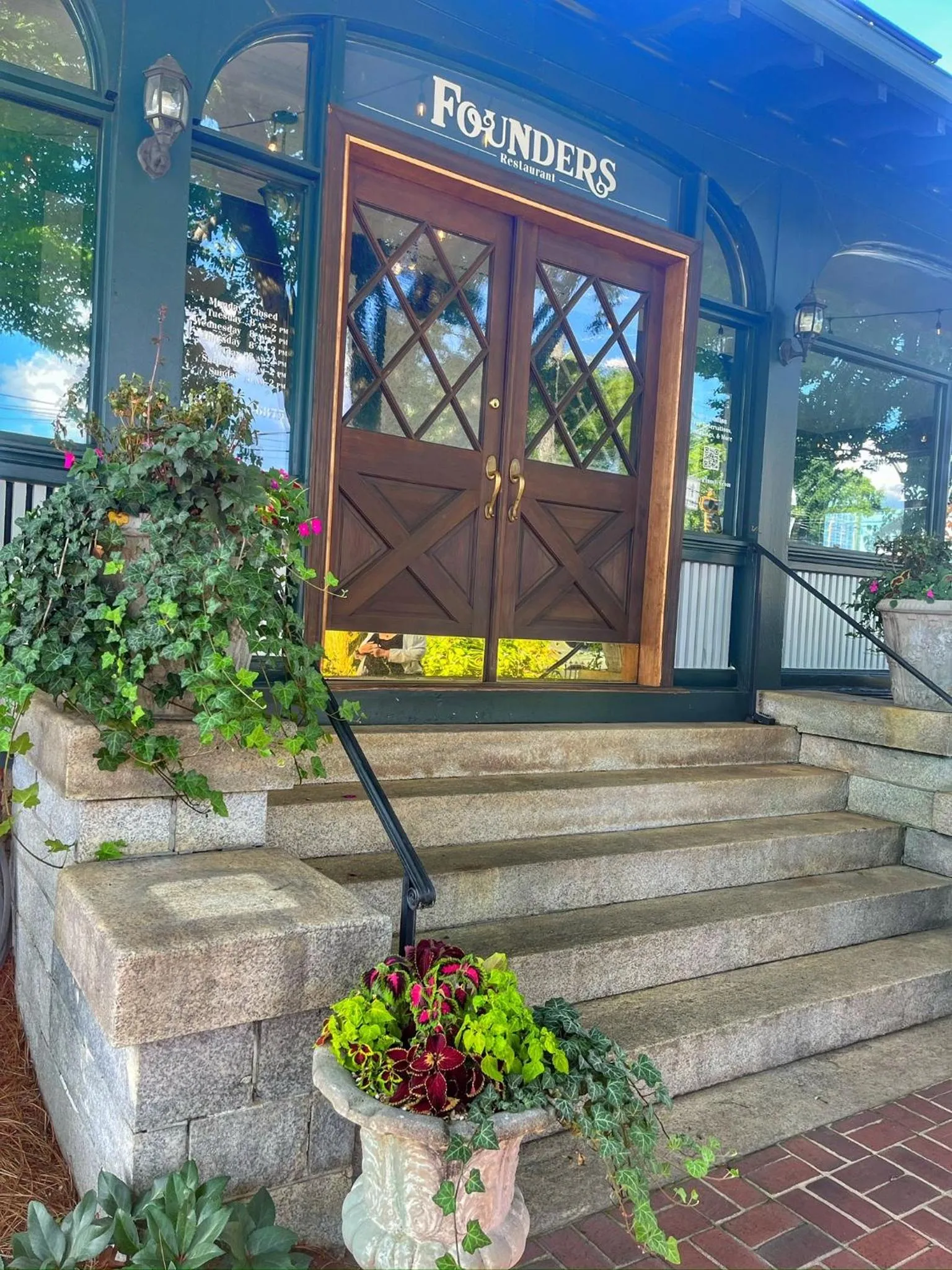 Restaurant/places to eat in Summit Street Inns