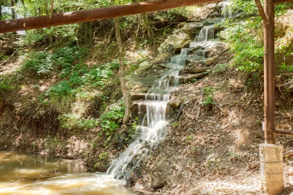 Hobbit Treehouse with waterfall on the Brazos River! 350 acres! Tubing! Petting zoo!
