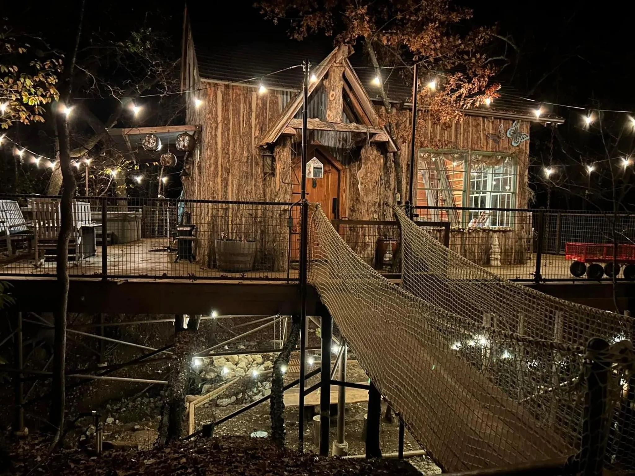 Hobbit Treehouse with waterfall on the Brazos River! 350 acres! Tubing! Petting zoo!