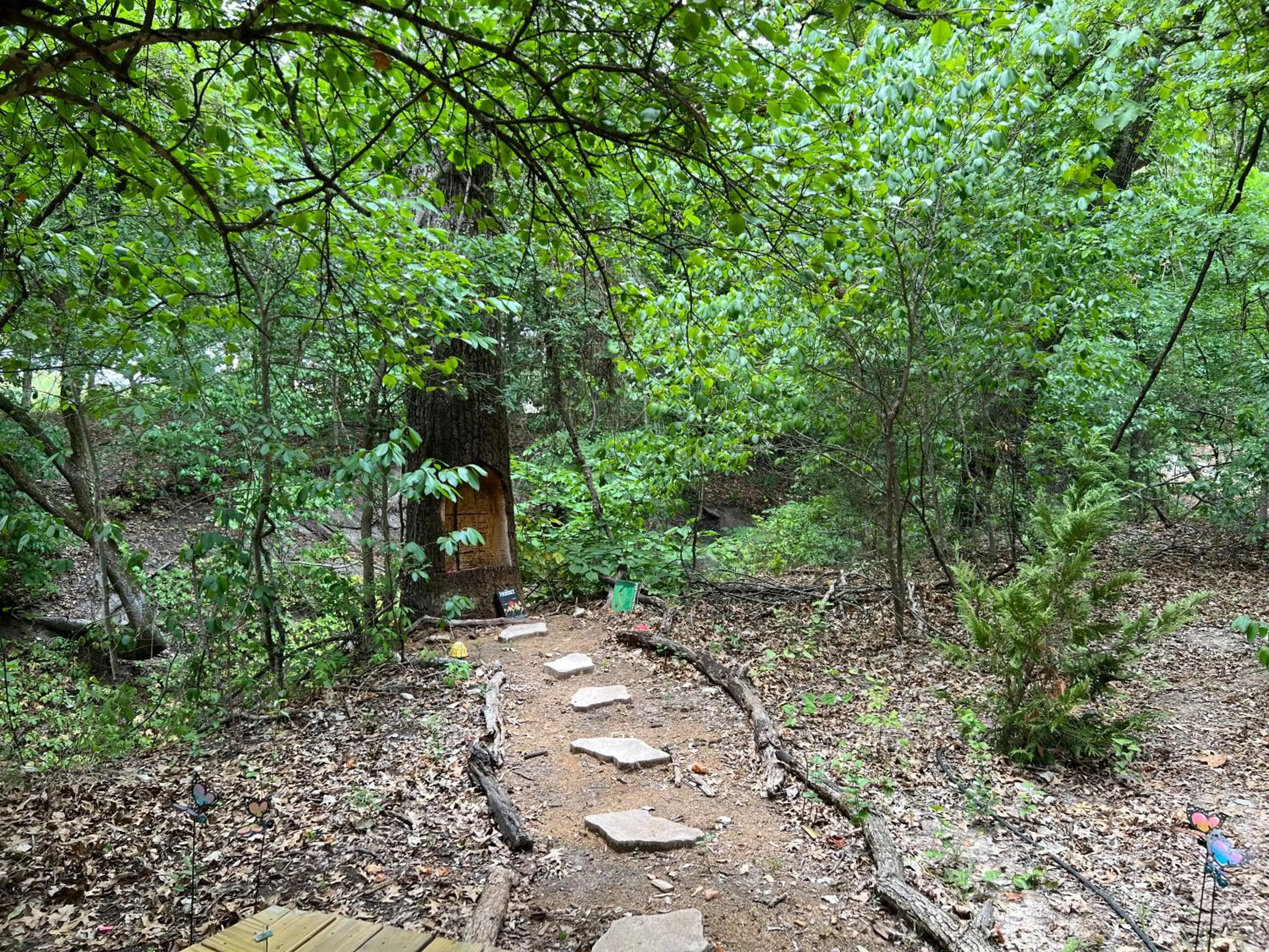 Hobbit Treehouse with waterfall on the Brazos River! 350 acres! Tubing! Petting zoo!