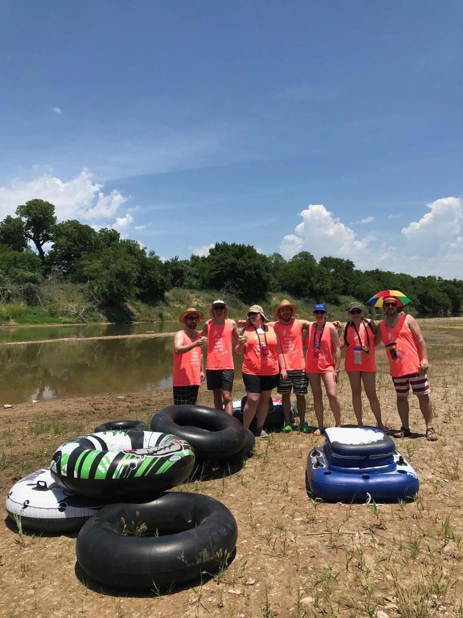 Day in "Magical Treehouse" w spiral slide off the deck 350 acres on the Brazos River! Tubing! Petting Zoo!
