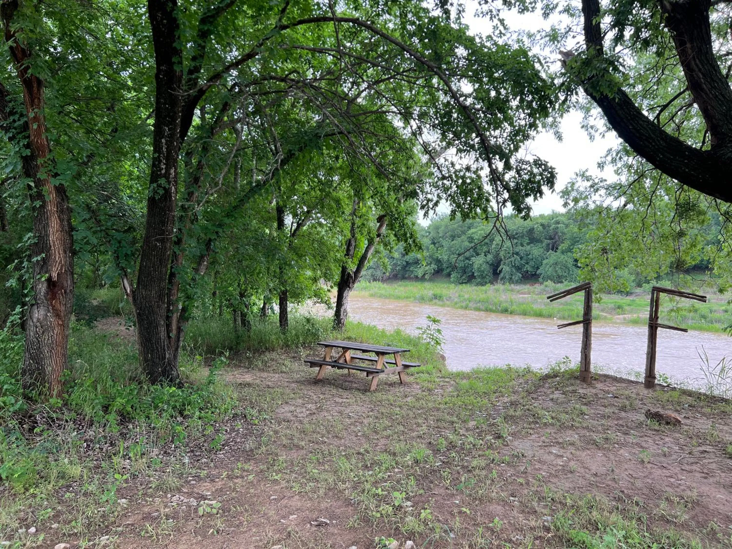 River view in "Magical Treehouse" w spiral slide off the deck 350 acres on the Brazos River! Tubing! Petting Zoo!