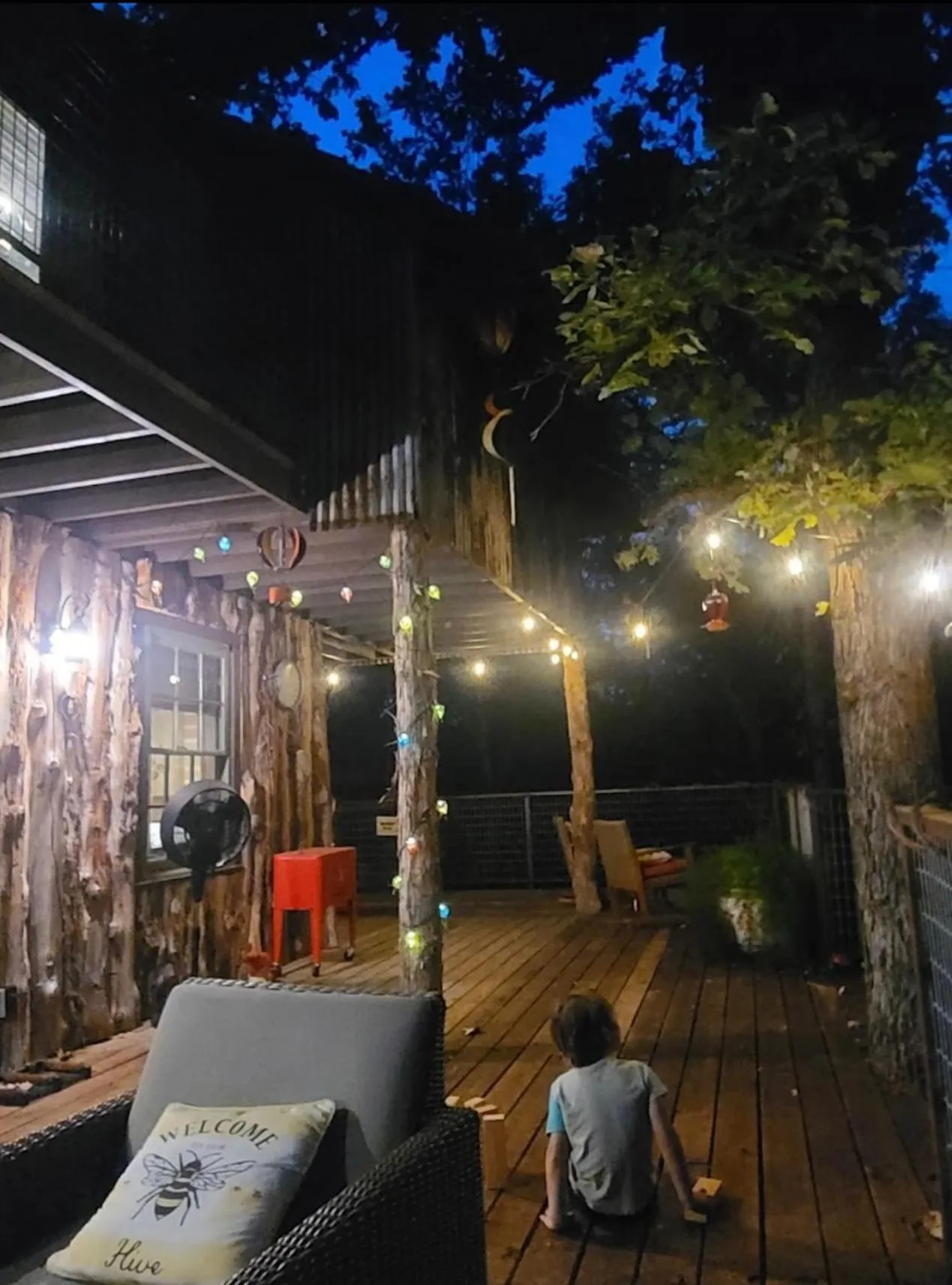 "Magical Treehouse" w spiral slide off the deck 350 acres on the Brazos River! Tubing! Petting Zoo!