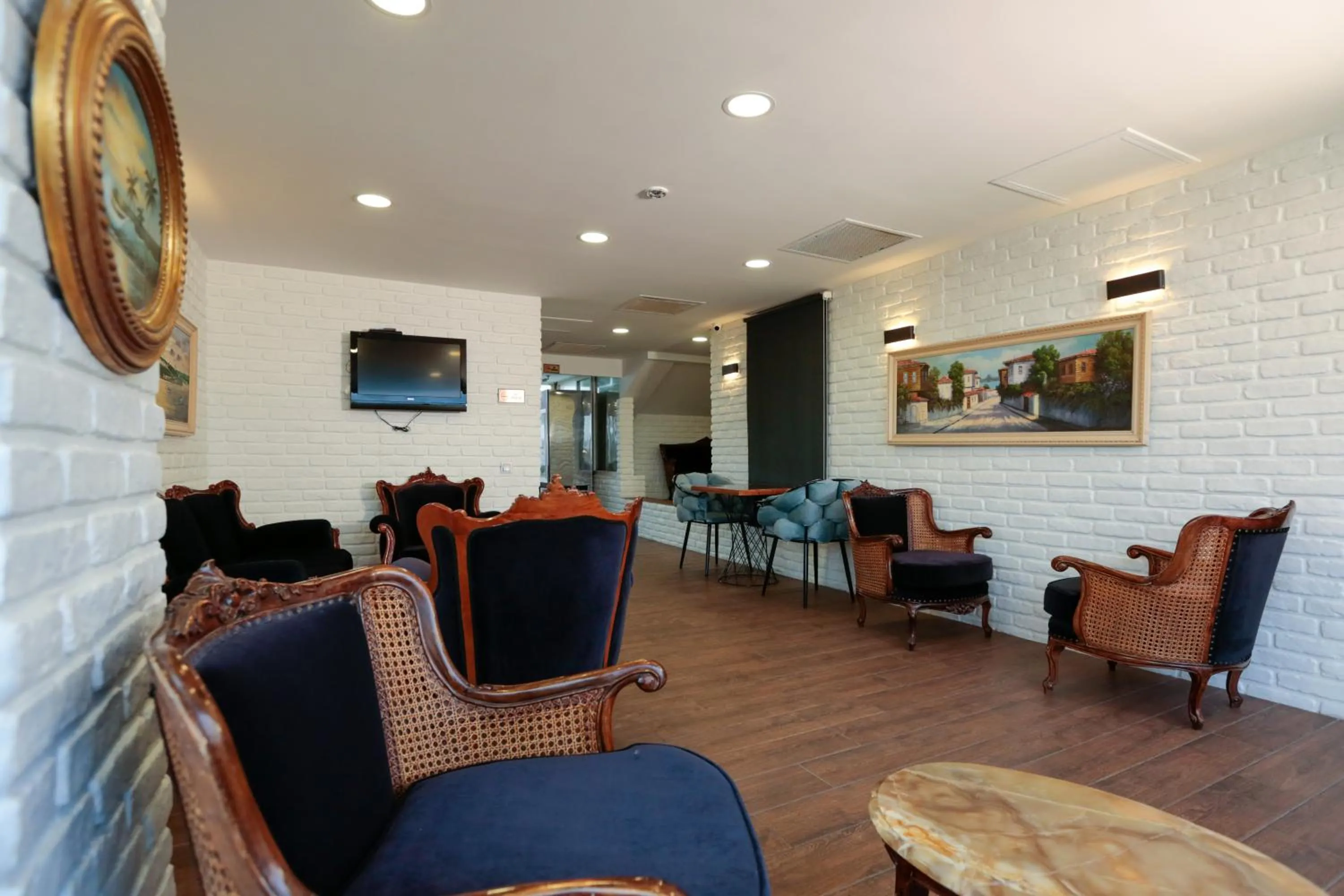 Restaurant/places to eat in Nova City Hotel