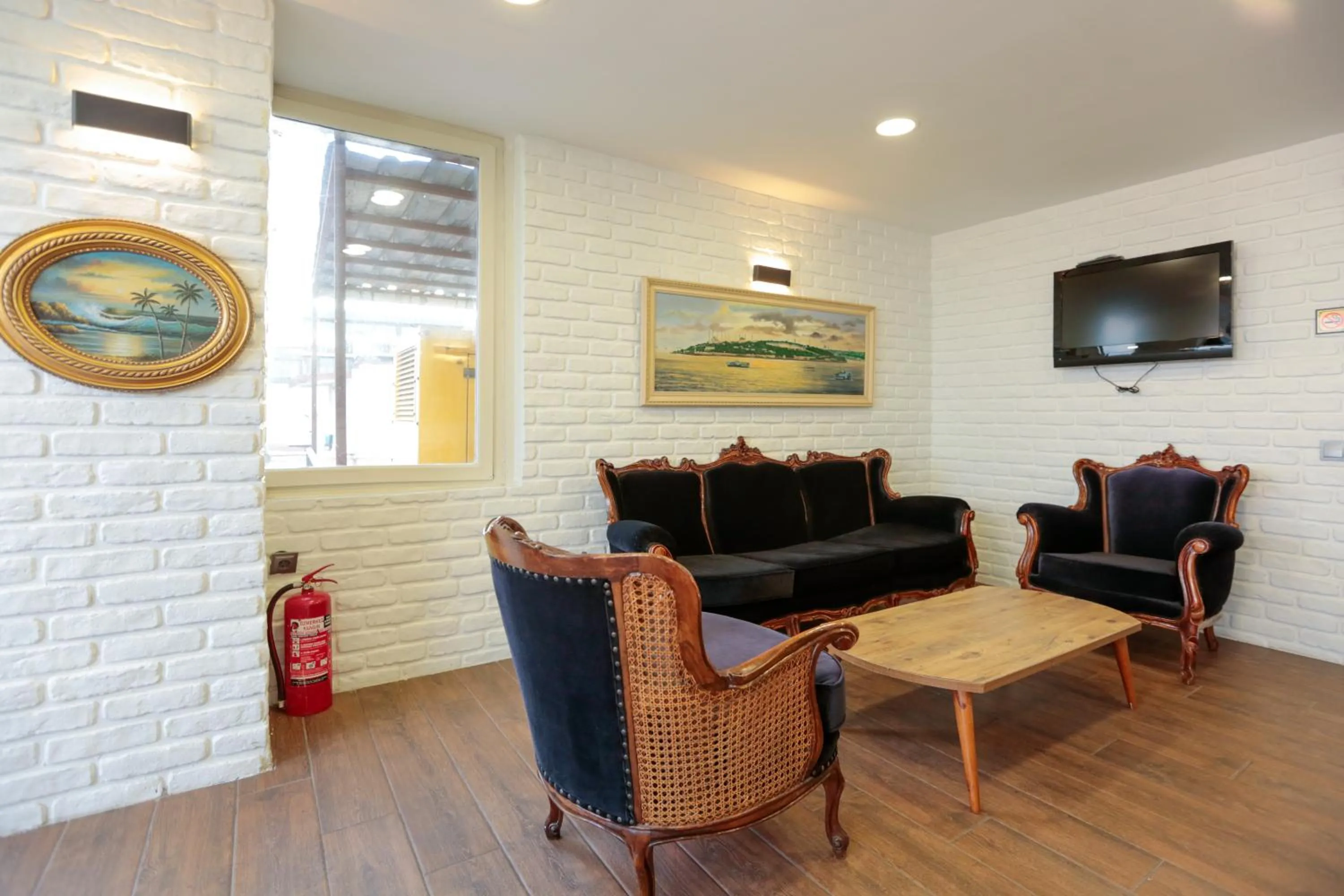 Restaurant/places to eat in Nova City Hotel