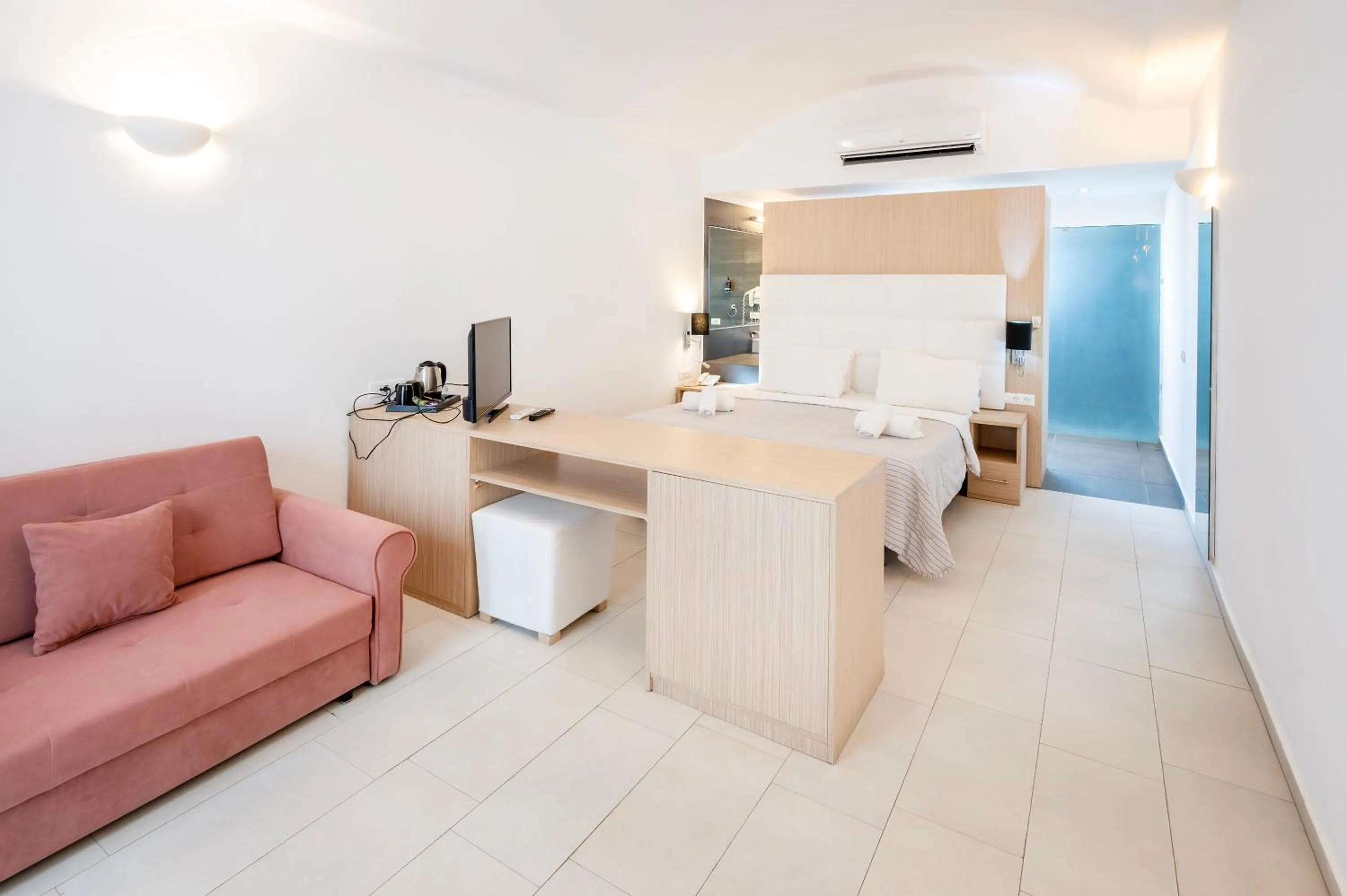 Bedroom, Bed in Orizontes Hotel Santorini