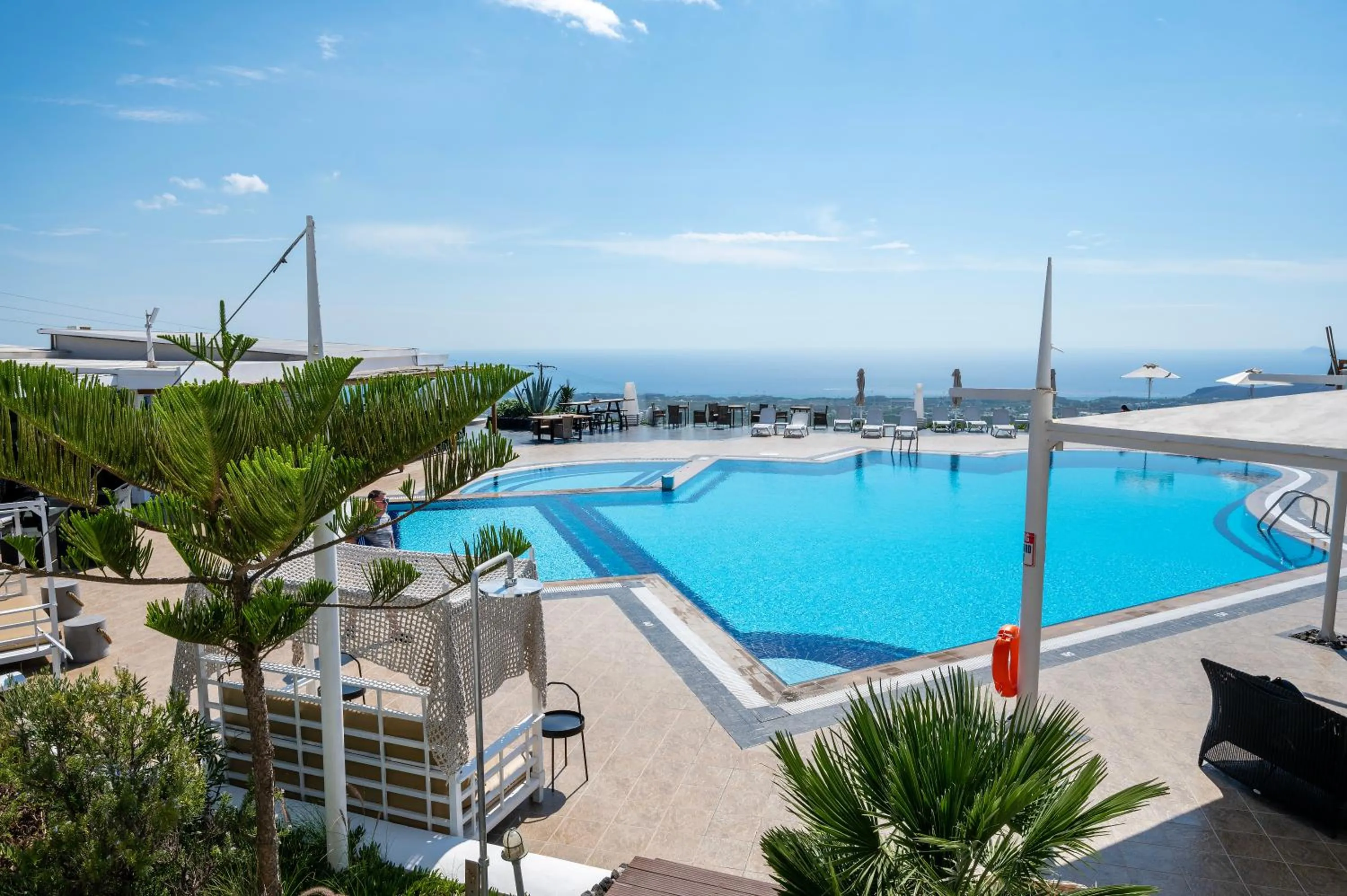 Pool view in Orizontes Hotel Santorini