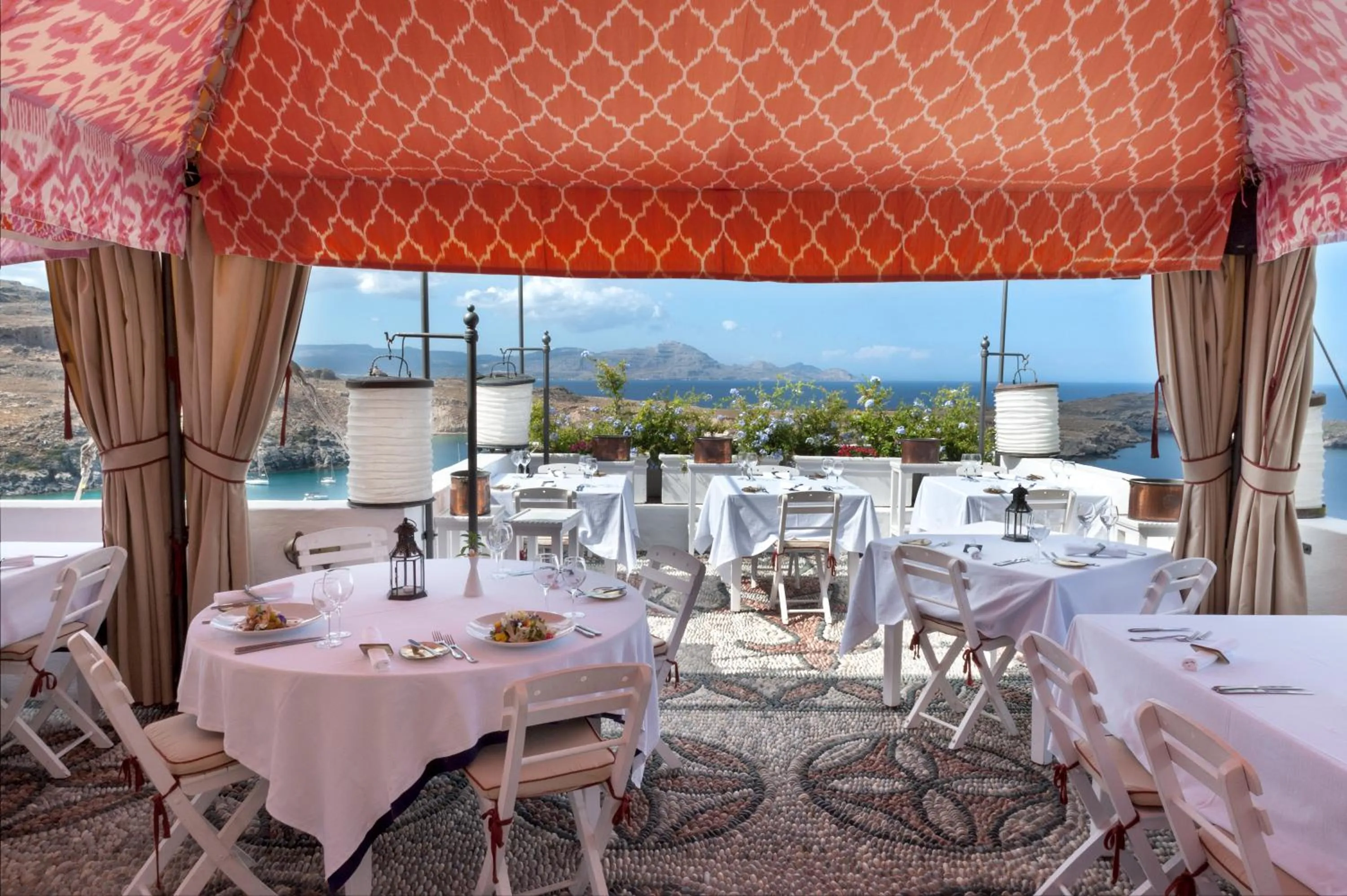 Restaurant/places to eat in Melenos Art Boutique Hotel